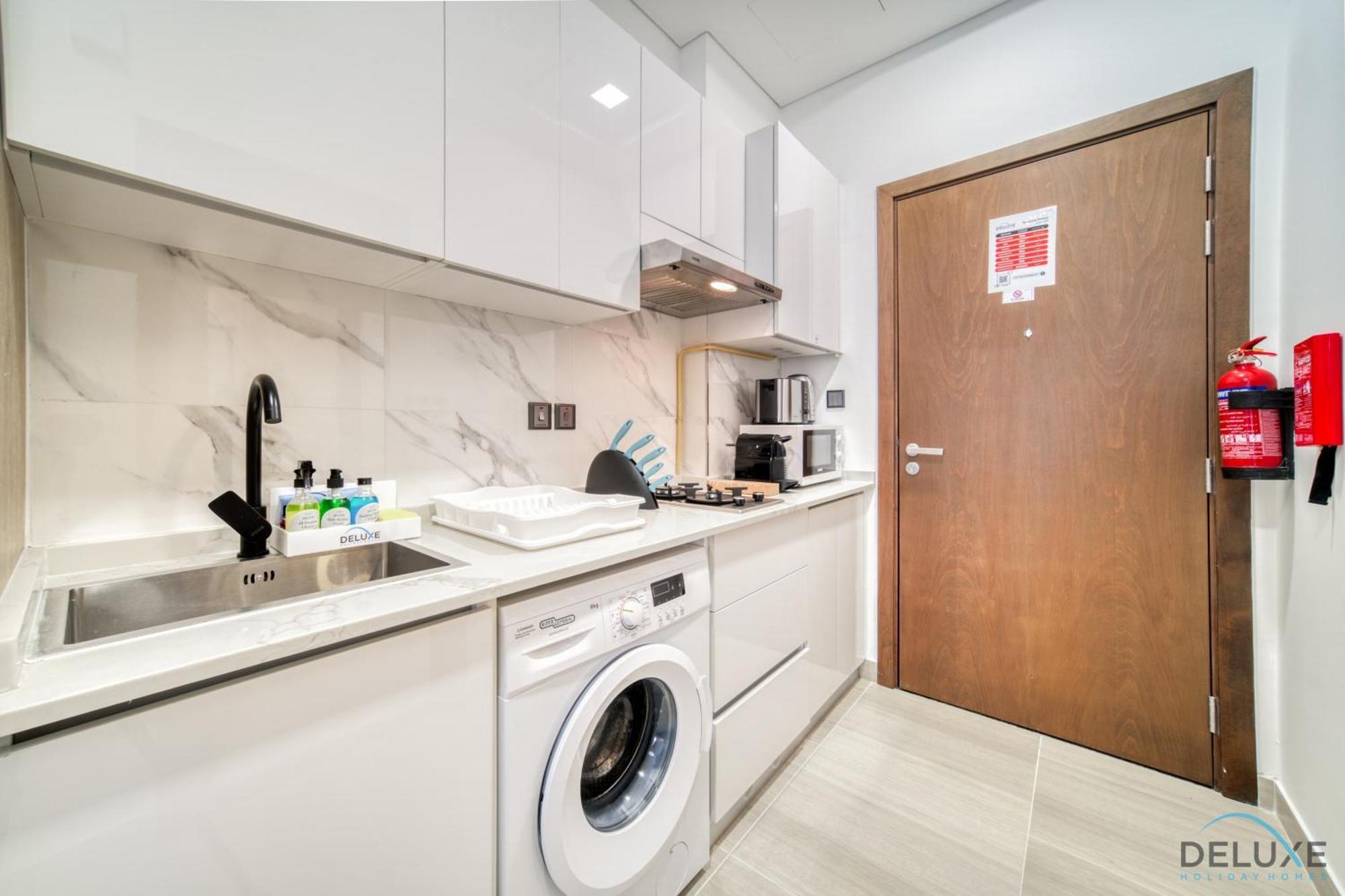 Relaxing Studio At Pantheon Elysee Ii Jvc By Deluxe Appartement *