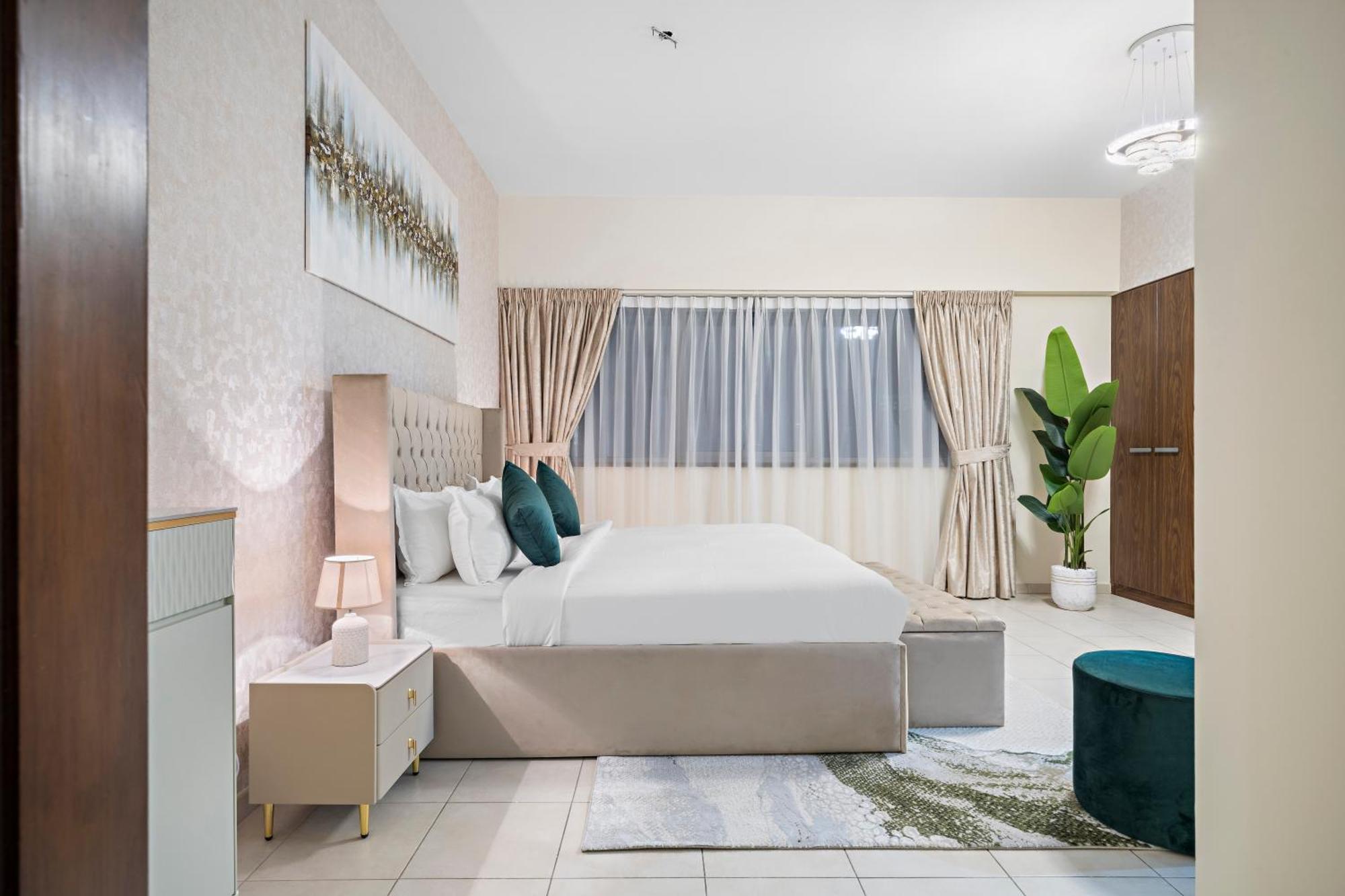 A-living Cozy 1br Retreat With Balcony & Burj Khalifa Views At Executive Tower-1702 *