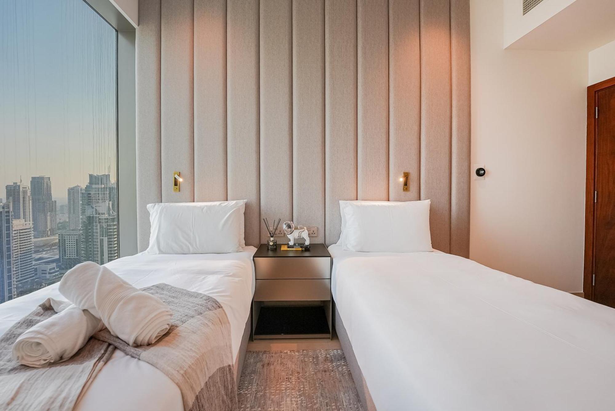 Luxe Living: Spacious Waterfront 2br In Marina Gate Appartement