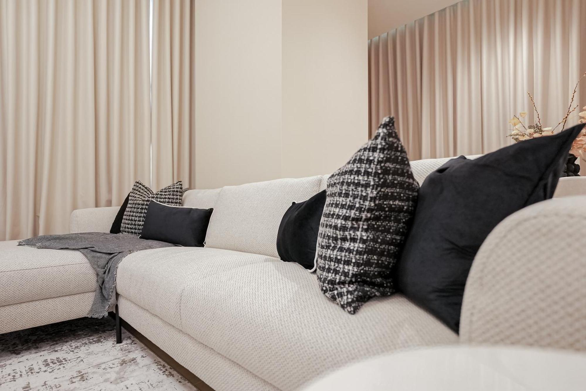 Luxe Living: Spacious Waterfront 2br In Marina Gate * Dubaï