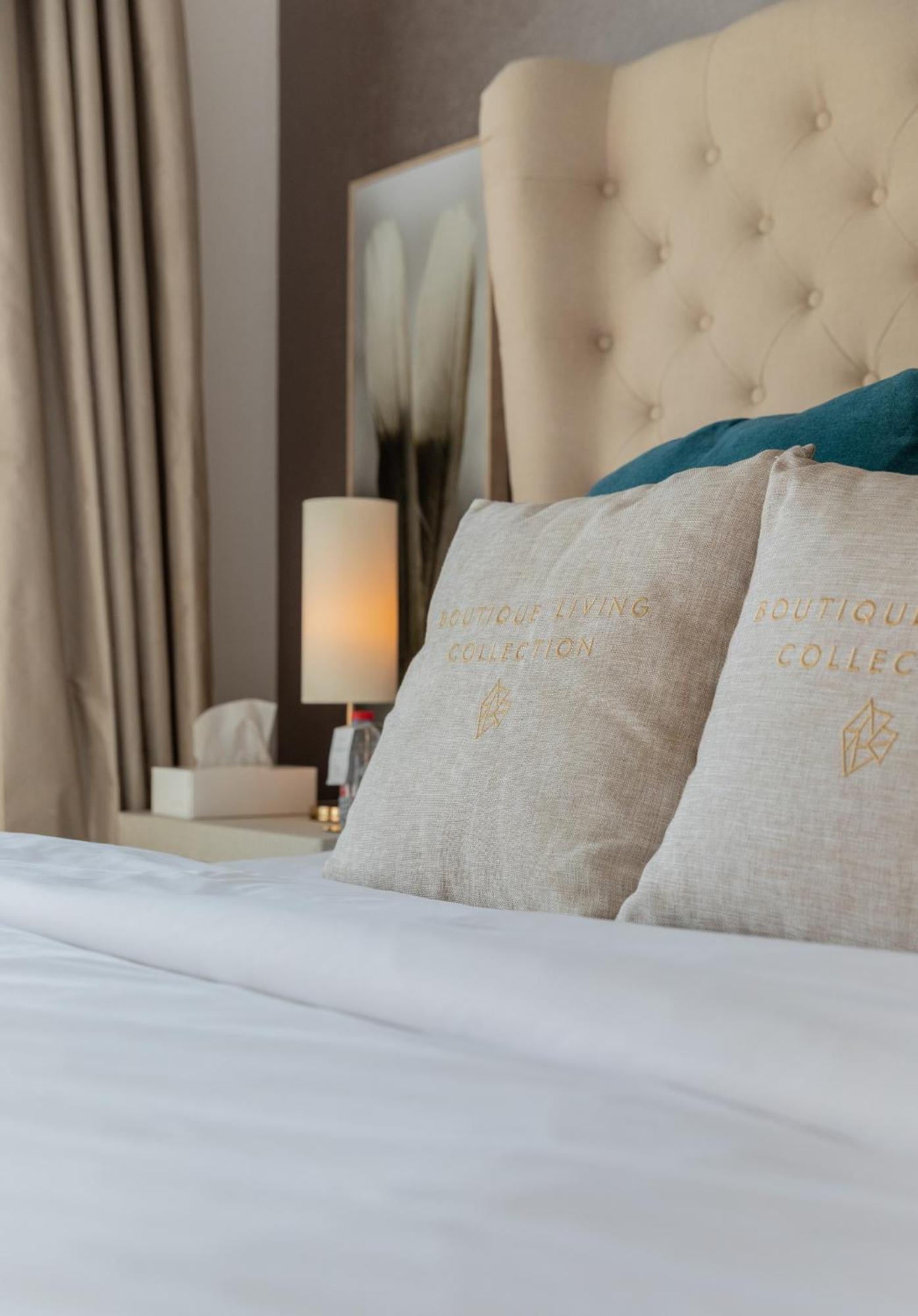 Boutique Living - Burj Views - Renovated Apartemen *