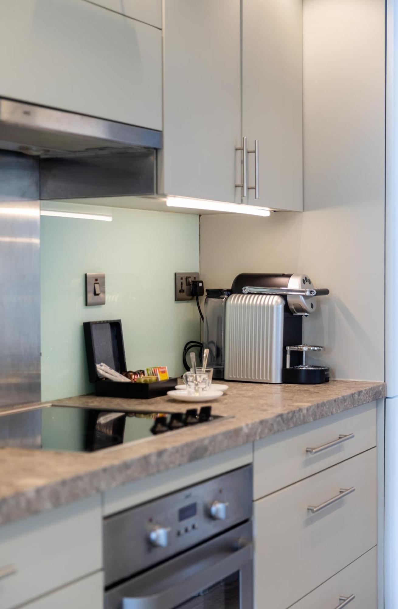 Boutique Living - Burj Views - Renovated Apartament Dubai