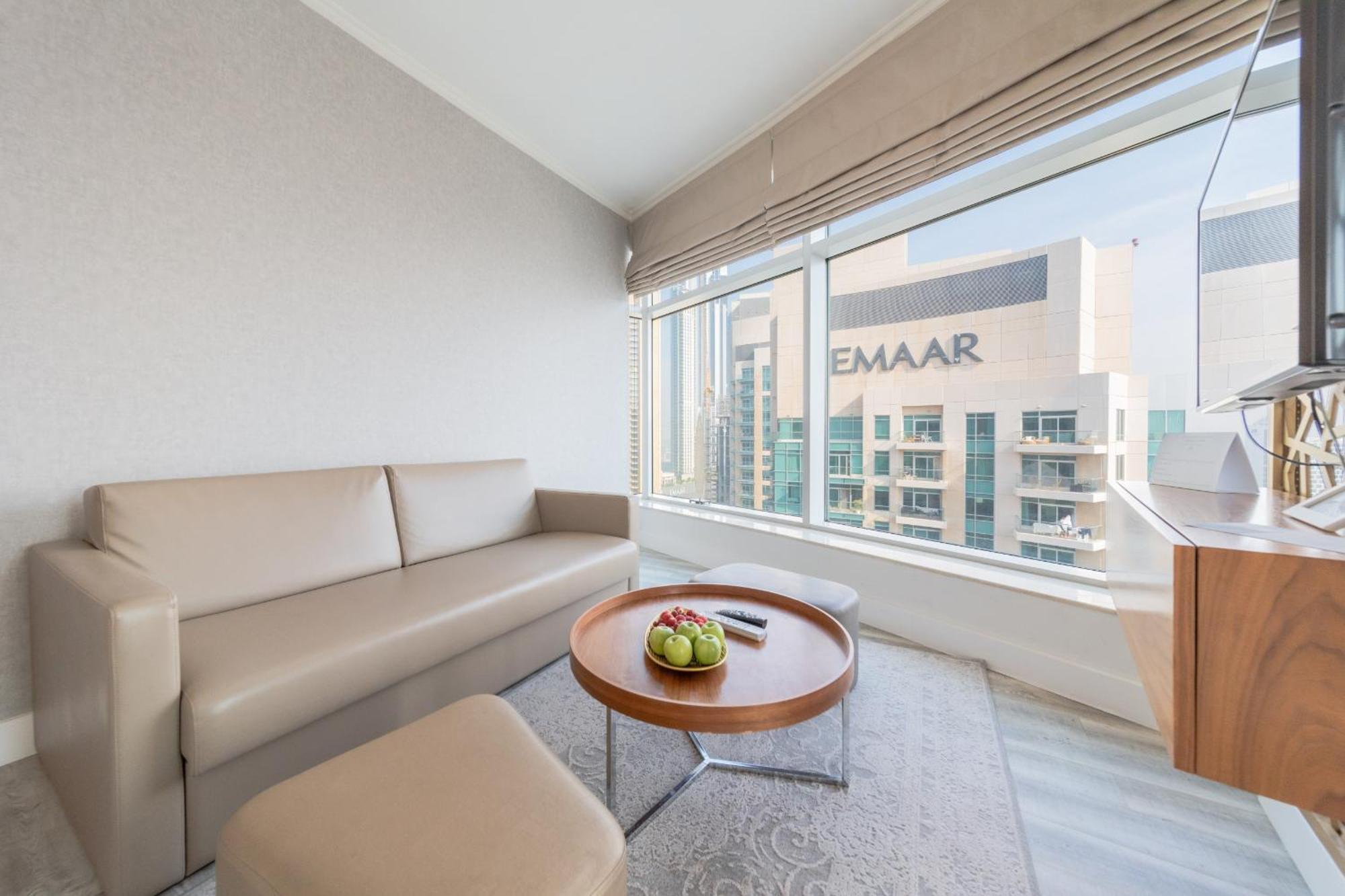 Boutique Living - Burj Views - Renovated Apartemen
