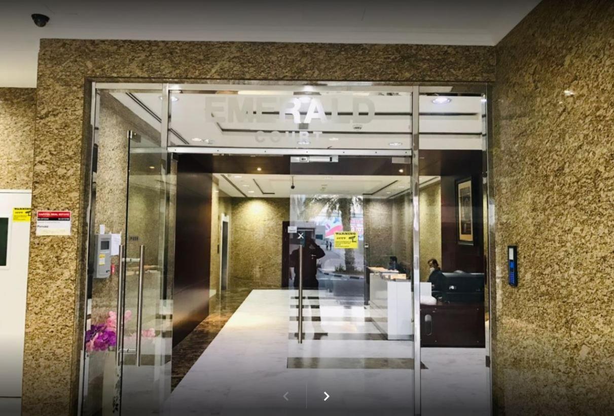 Spacious Mini Partition Near Emirates Mall Privat bolig Dubai