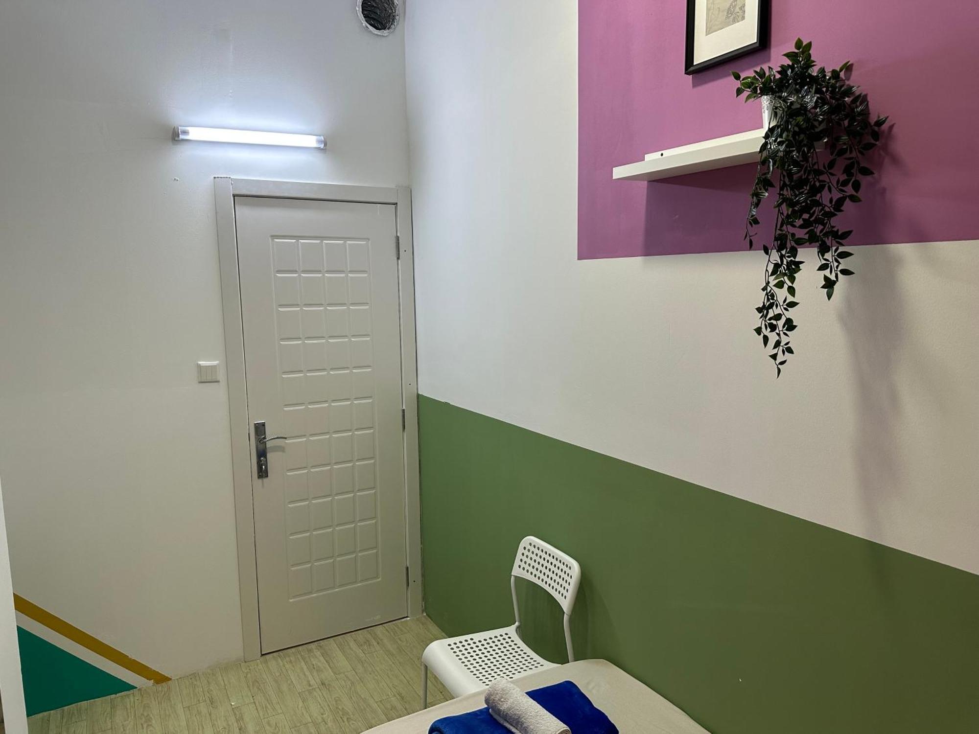 Privat bolig Spacious Mini Partition Near Emirates Mall *