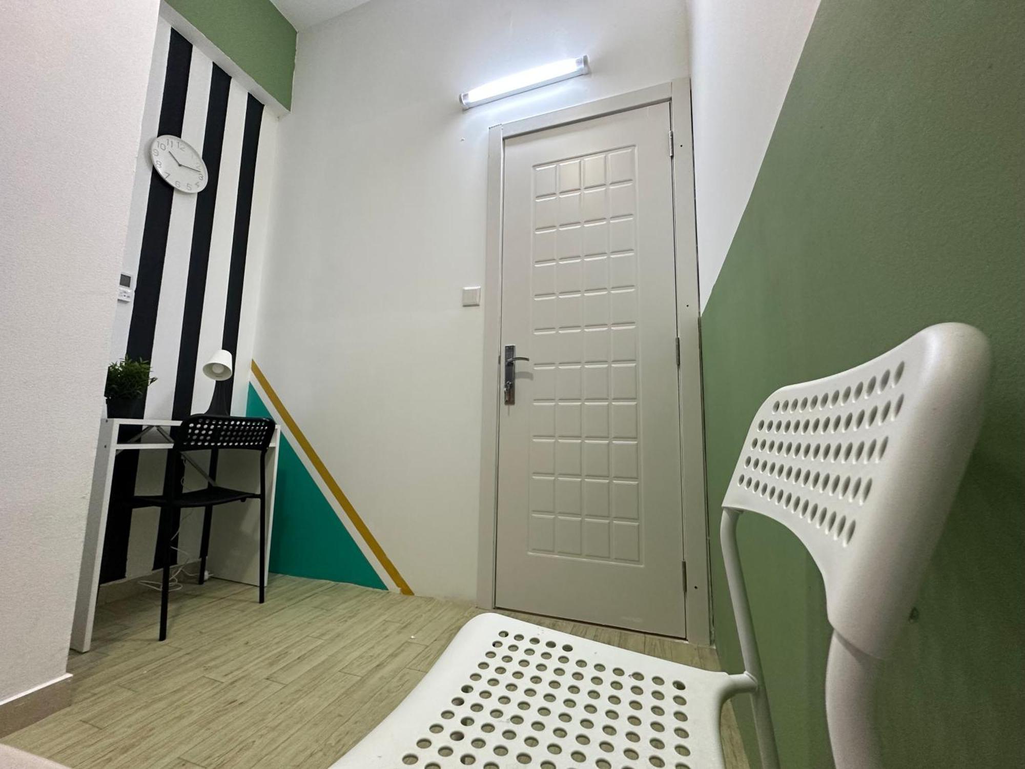 Spacious Mini Partition Near Emirates Mall Privat bolig