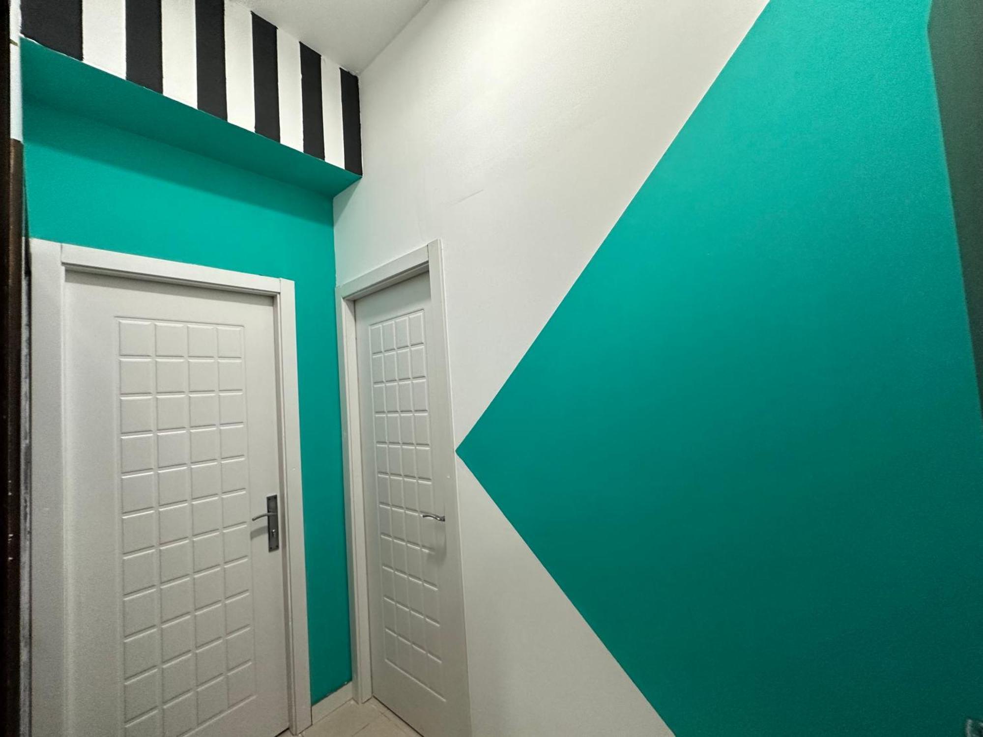Quarto em Acomodações Particulares Striped Partition In Barsha 1 Near Mall Of The Emirates