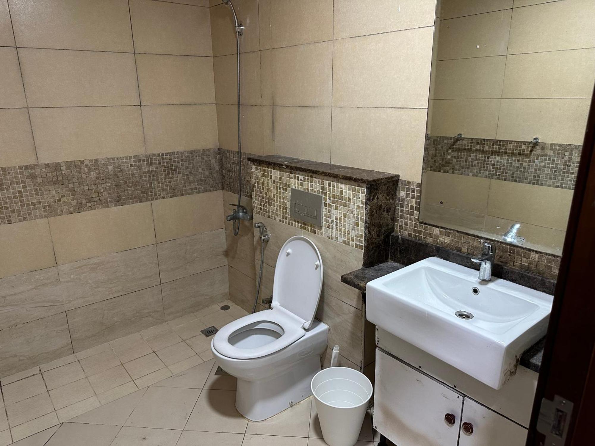 Quarto em Acomodações Particulares Striped Partition In Barsha 1 Near Mall Of The Emirates Dubai