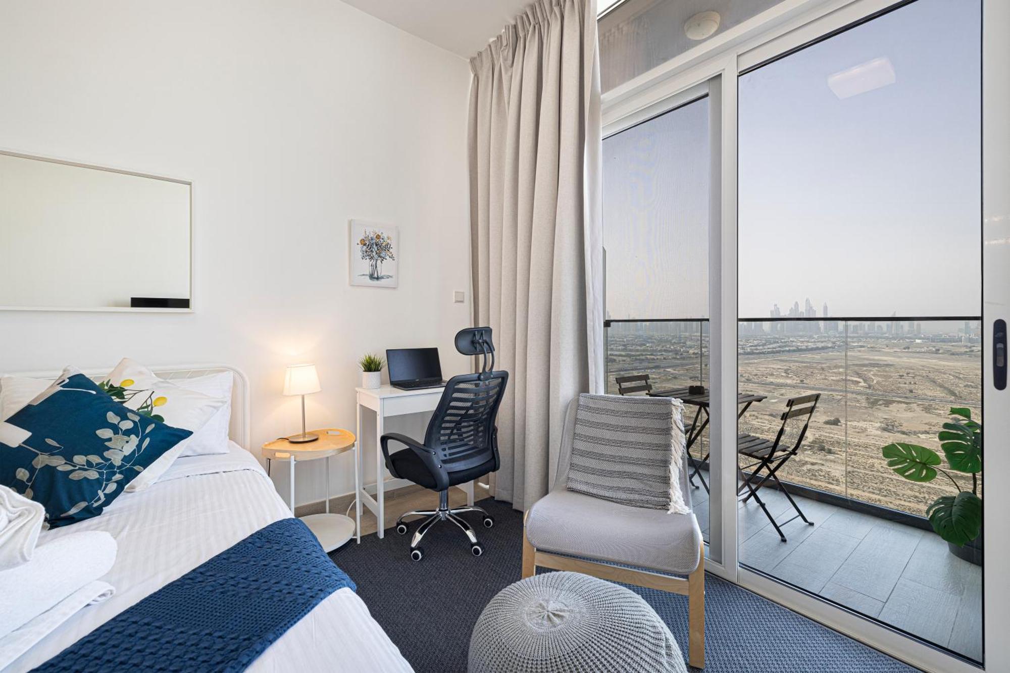 Cozy 29th Floor, Bloom Towers Marina View Apartment *