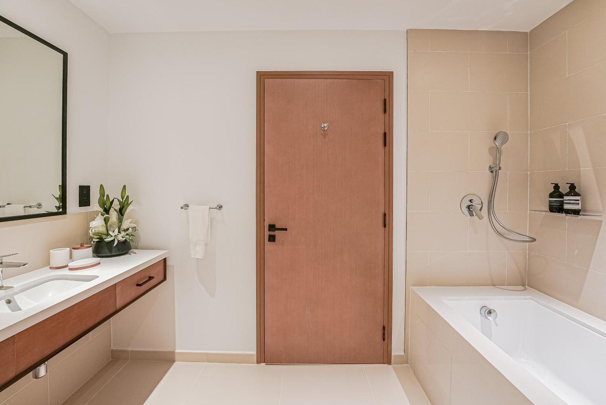Modern 2br High Floor Haven In Vida Marina Apartment Dubai