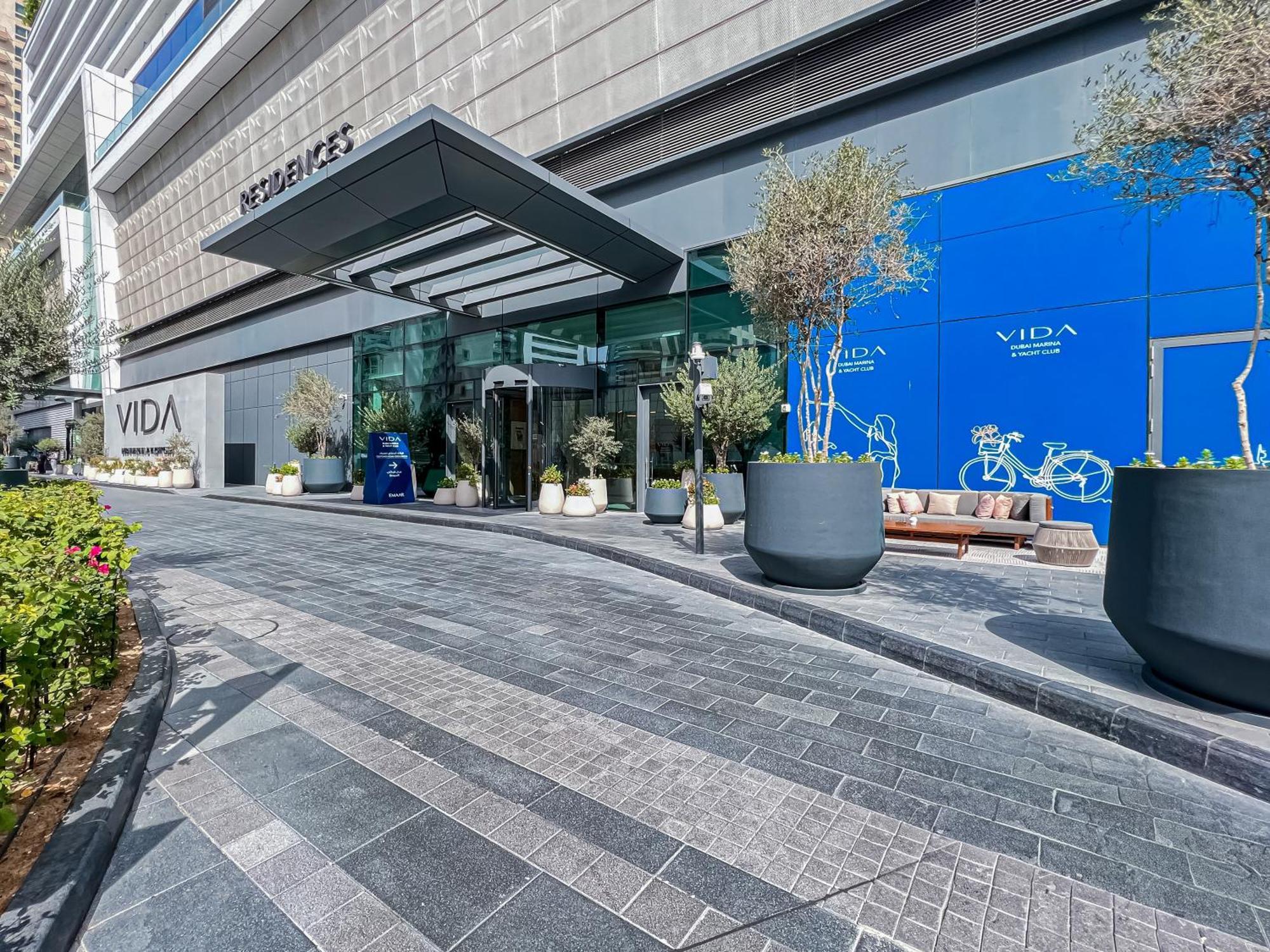 Modern 2br High Floor Haven In Vida Marina Dubai