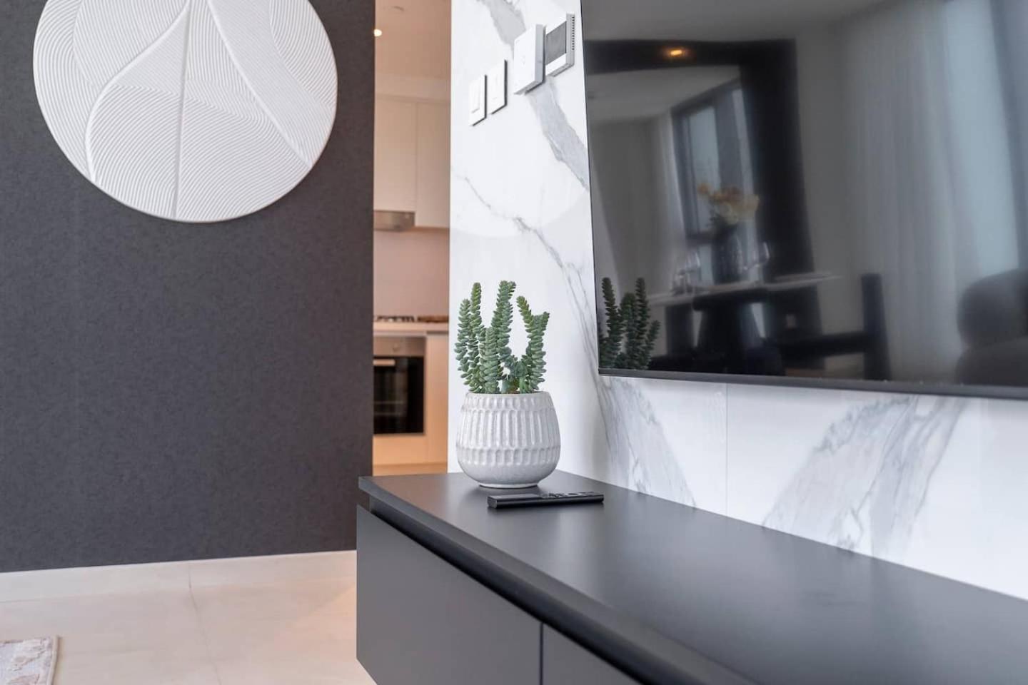 Stunning Views, Luxury By Chi Living Lejlighed