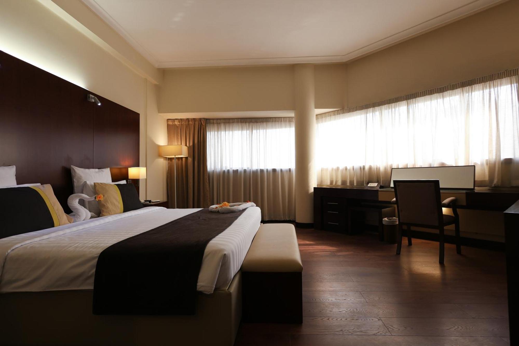 Aavri Hotel