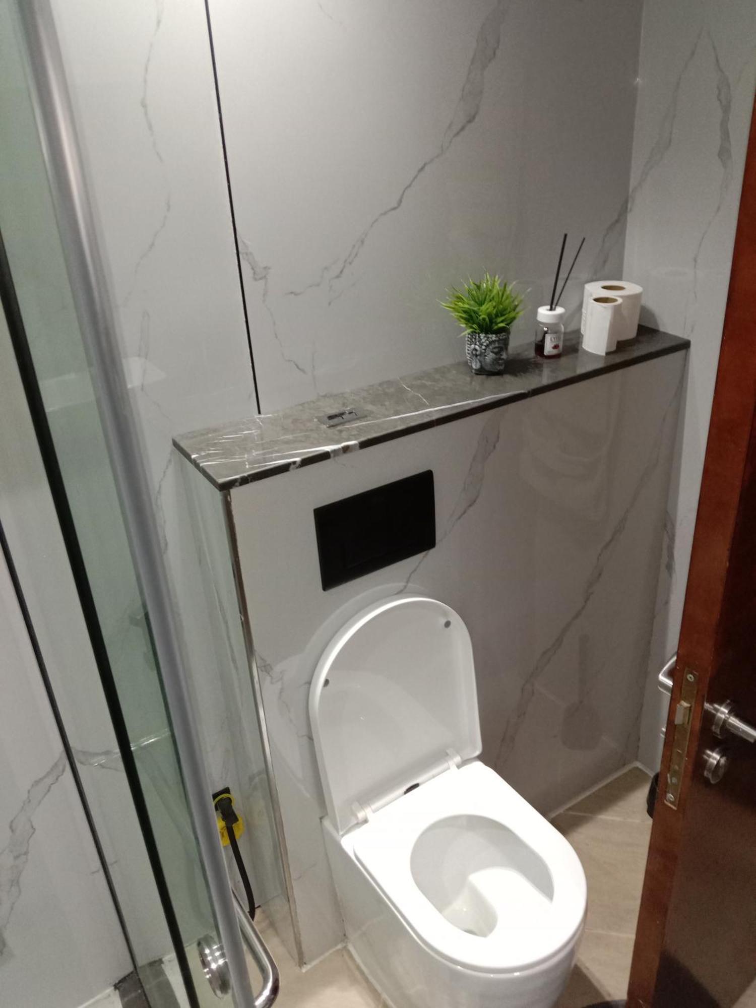 Huge Entire For With Free Pool, Steam & Sauna , Dubaï