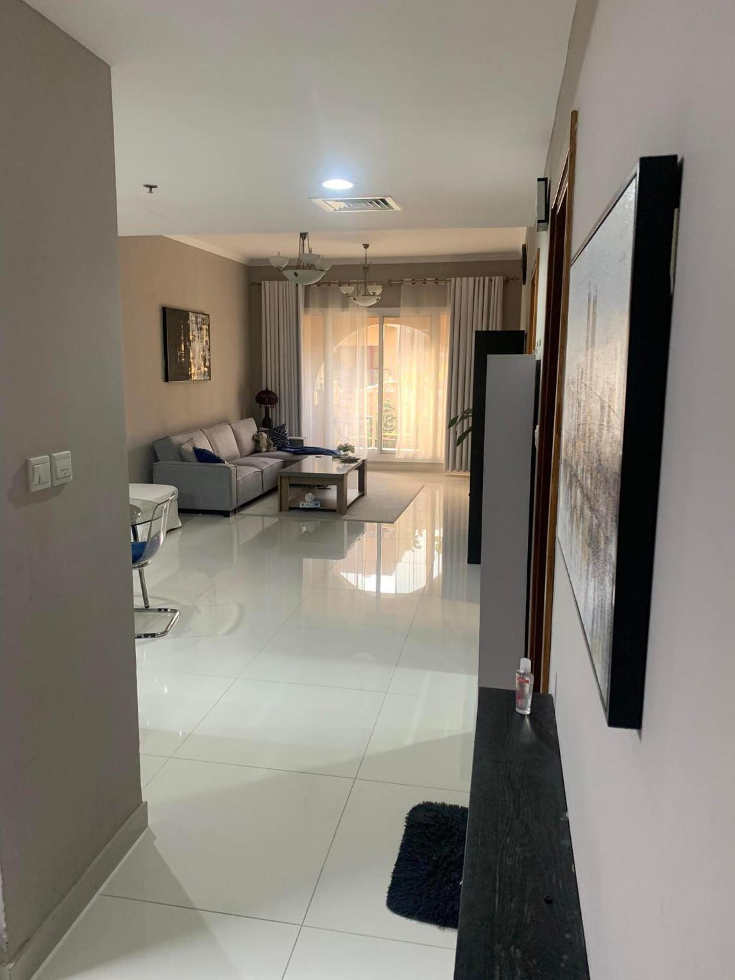 Huge Entire For With Free Pool, Steam & Sauna , Appartement Dubaï