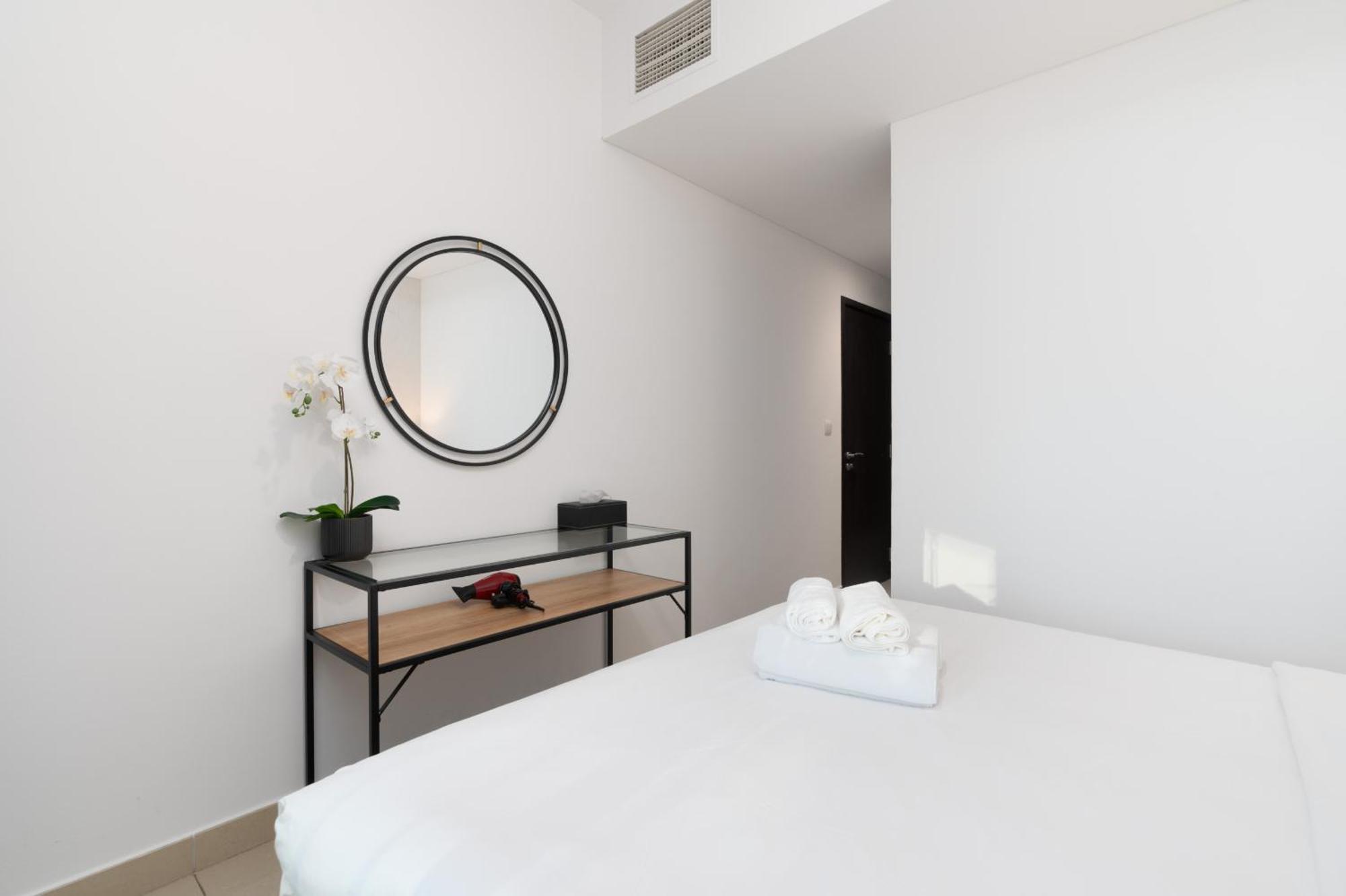 Apartment Luxury 2Br Downtown Apt With Burj Khalifa Views *