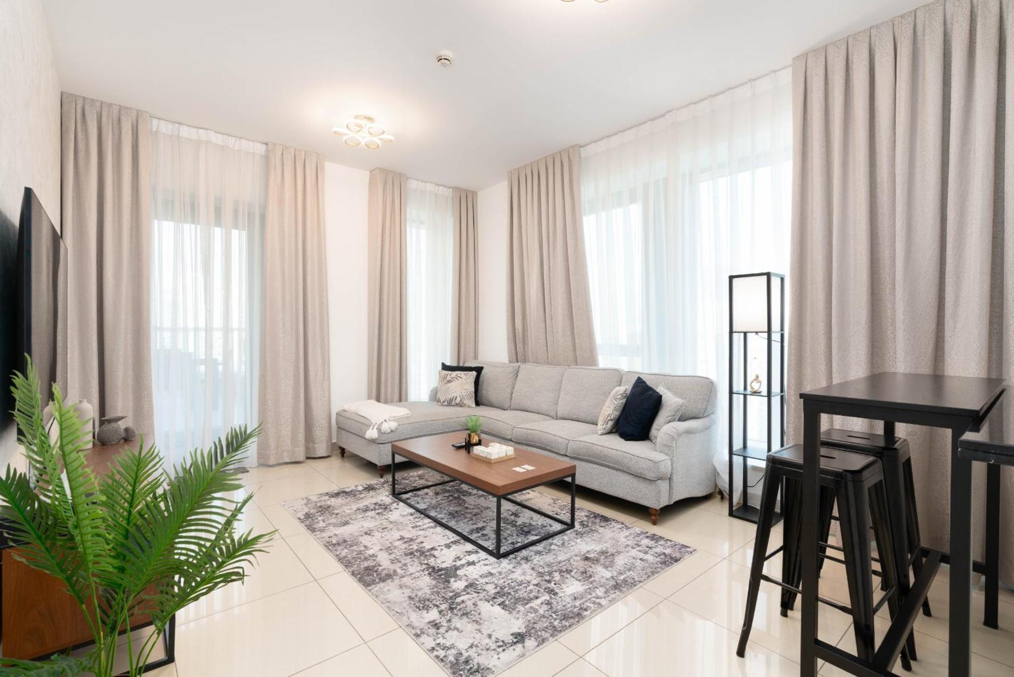 Luxury 2Br Downtown Apt With Burj Khalifa Views