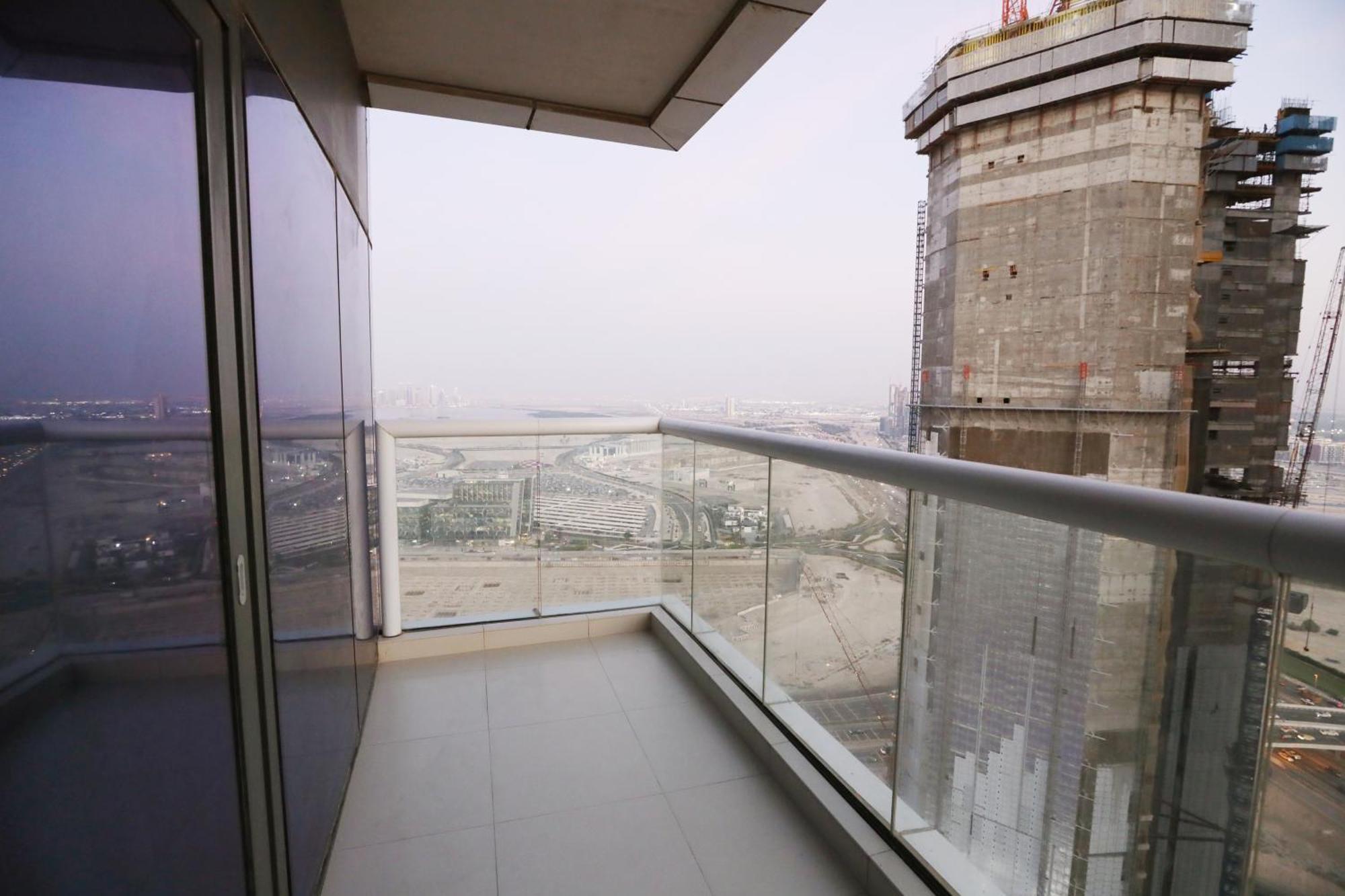 Brownstone - Paramount Five Star Dubaï