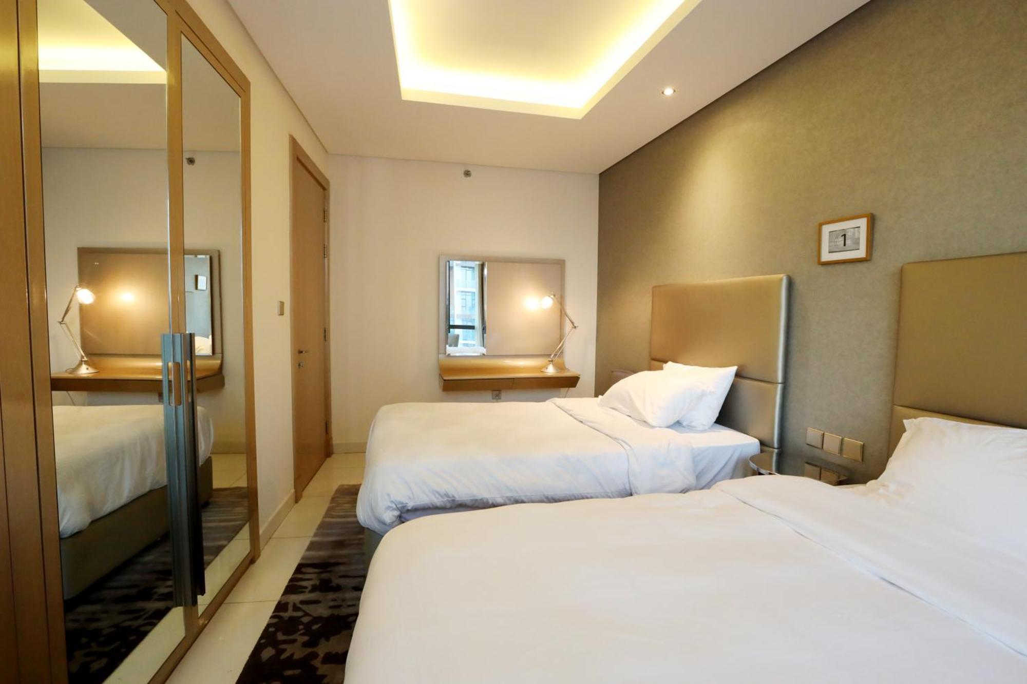 Brownstone - Paramount Five Star Dubaï