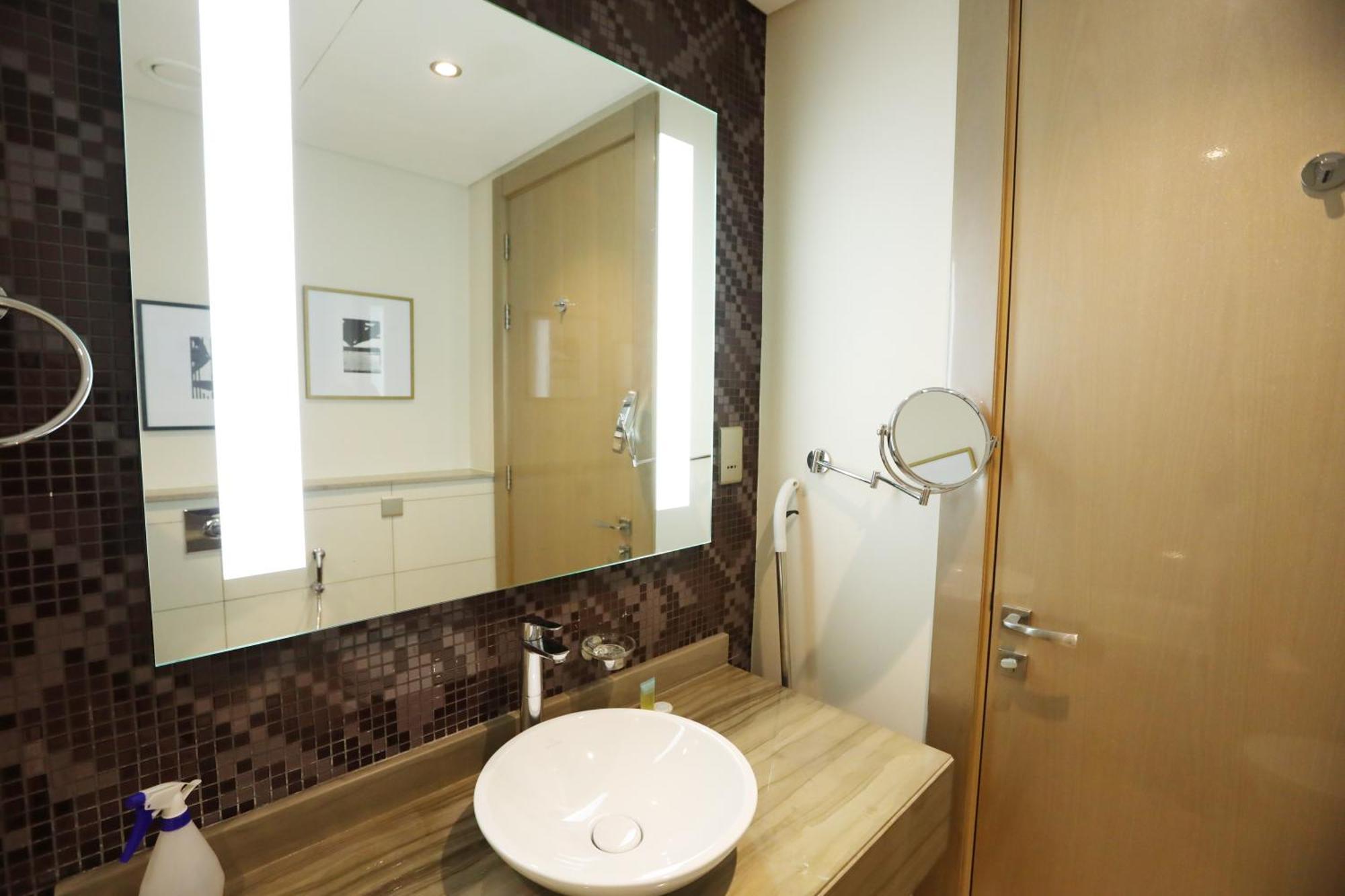 Brownstone - Paramount Five Star Appartement *