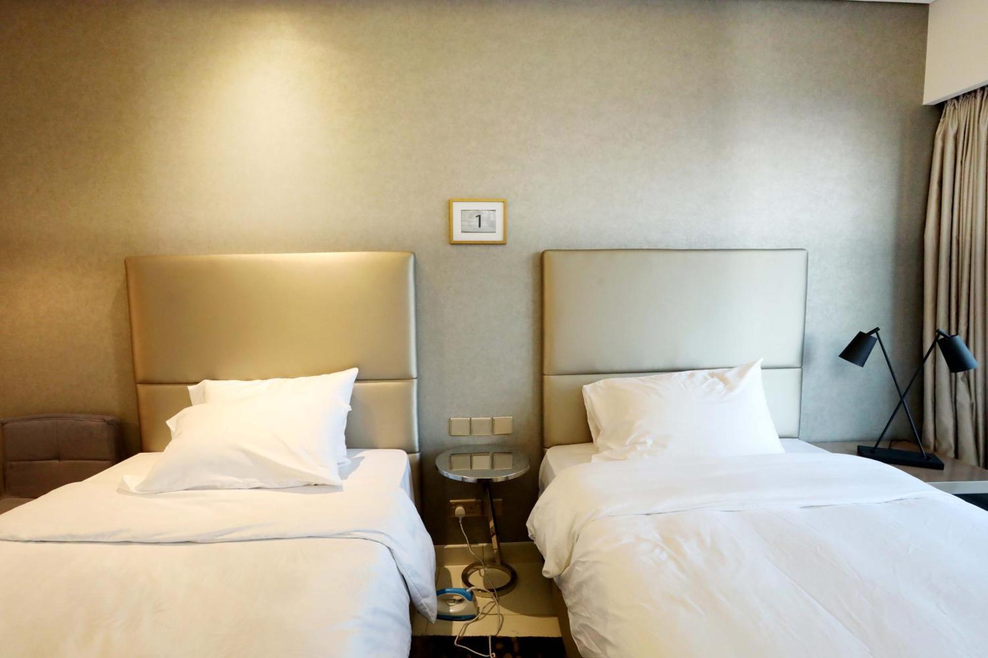 Brownstone - Paramount Five Star Dubaï