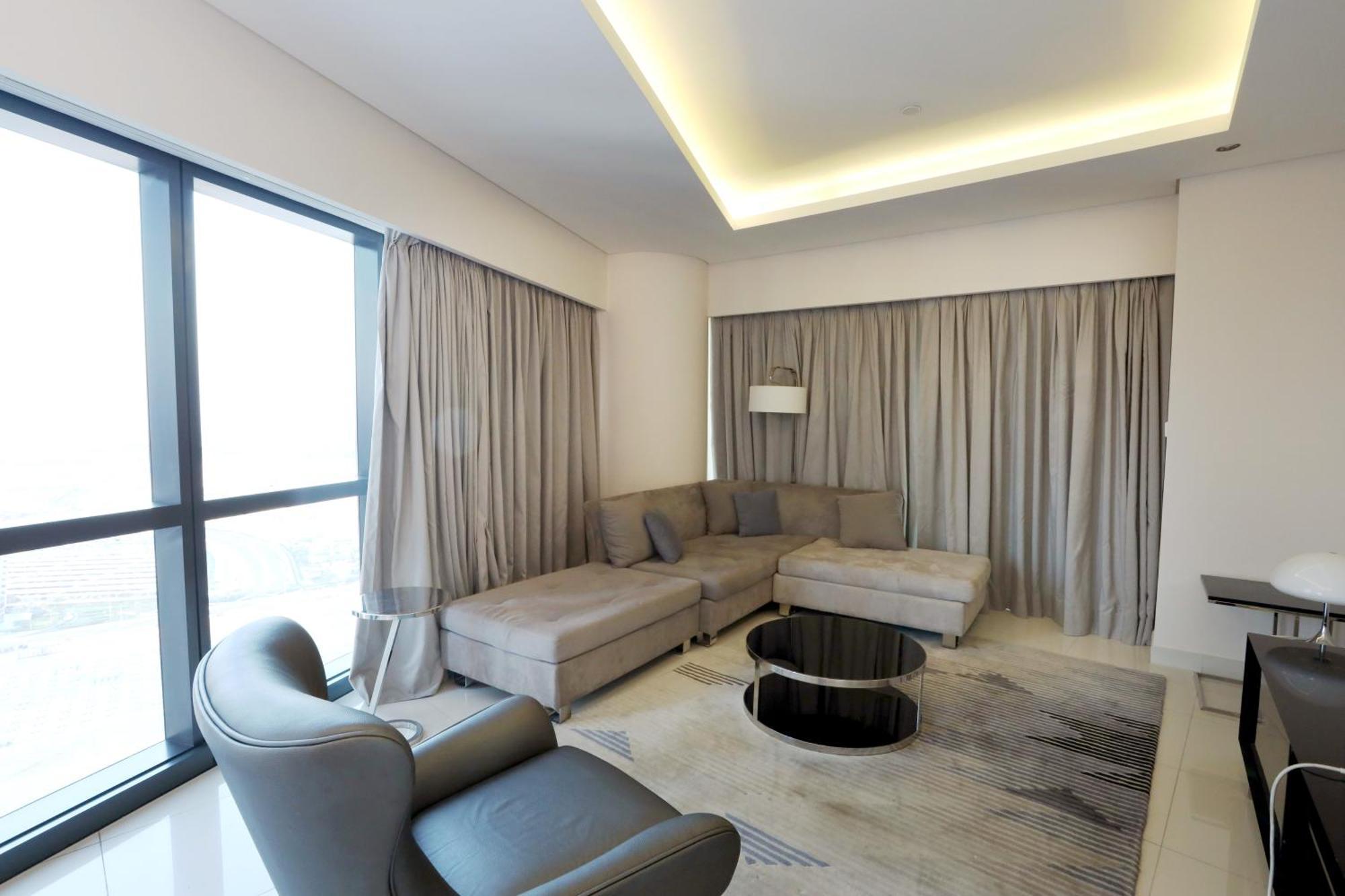 Brownstone - Paramount Five Star Dubaï