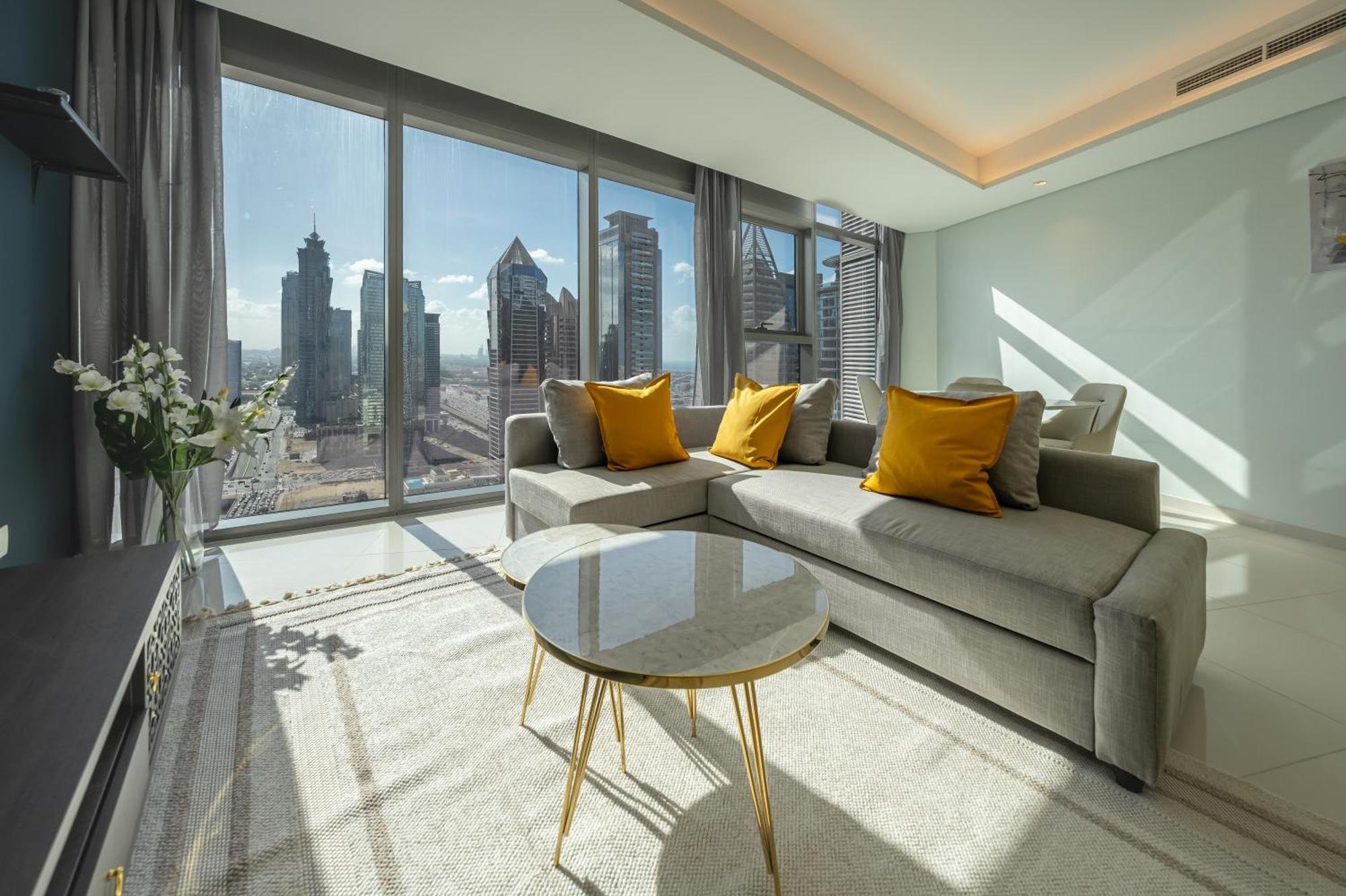 Lägenhet Magical With Rooftop Pool & Burj Khalifa View Dubai
