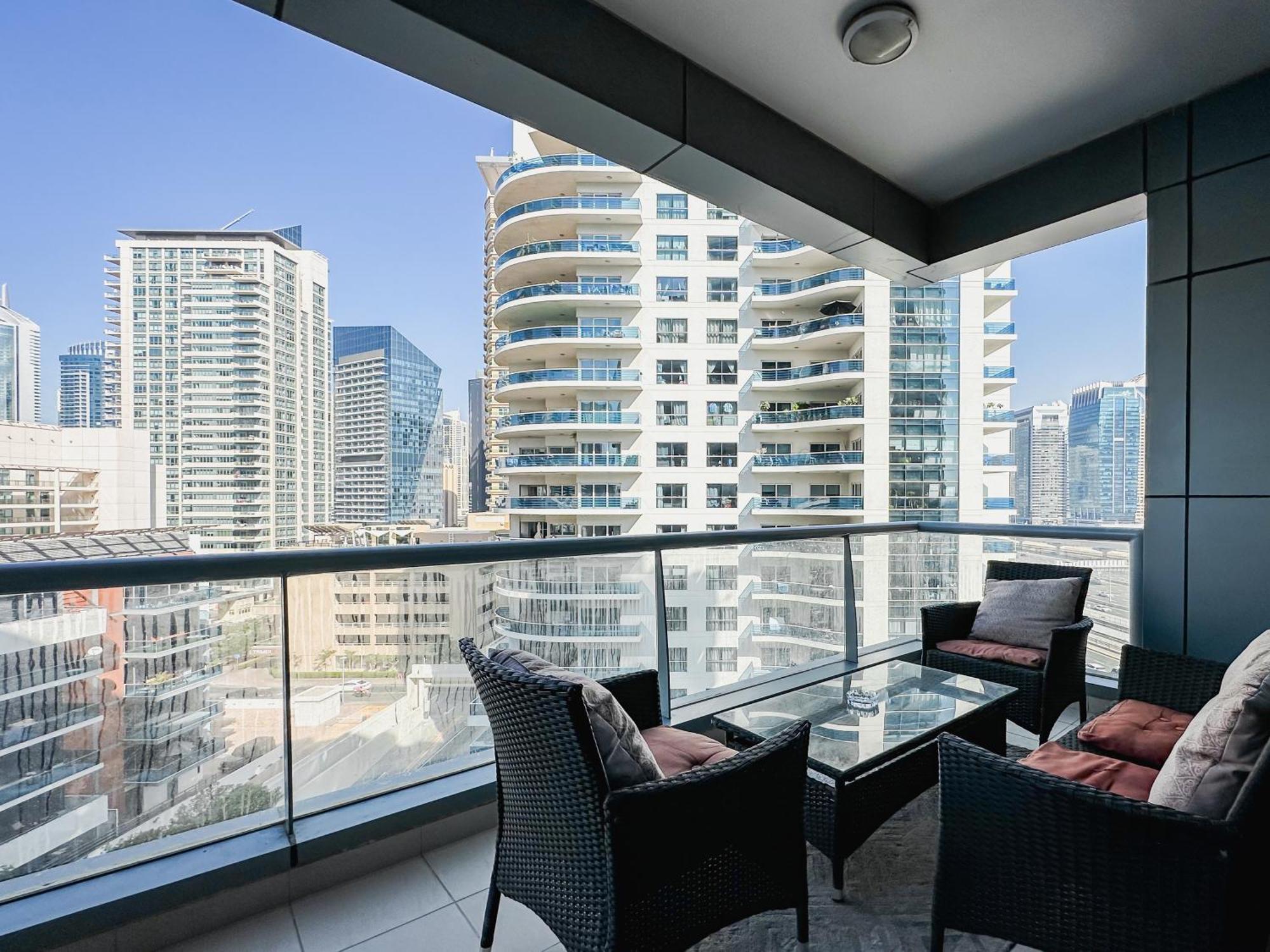 Stunning Sunset View Terrace 2 Bed In The Heart Of Marina