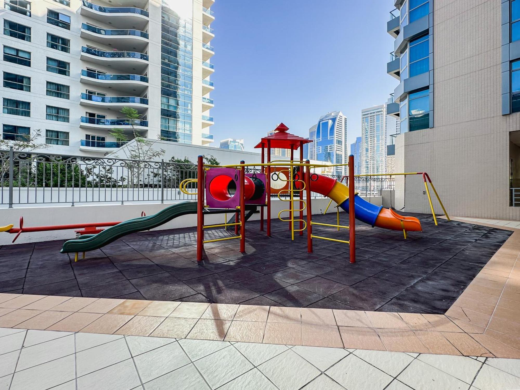 Stunning Sunset View Terrace 2 Bed In The Heart Of Marina