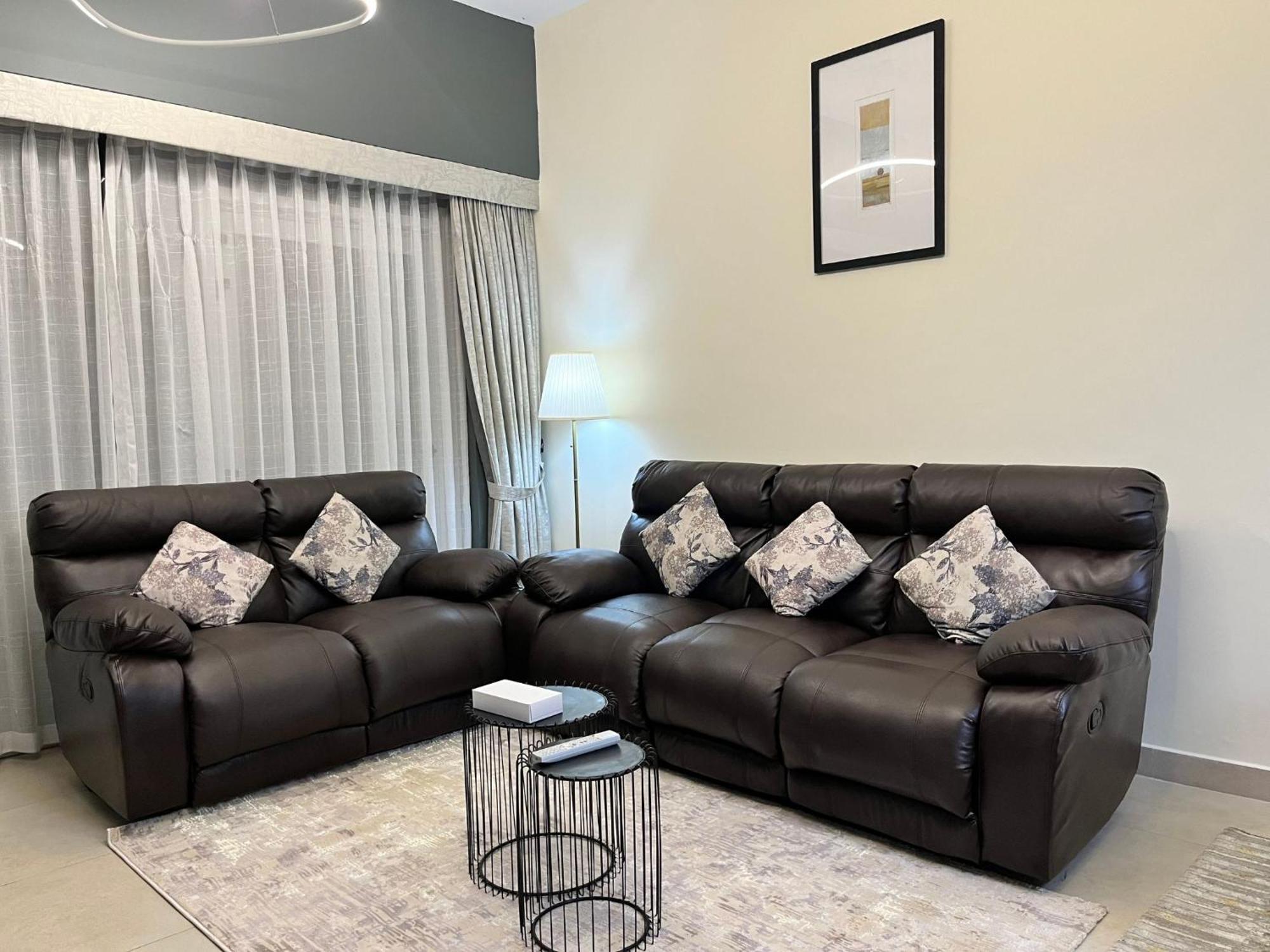 Trinity Homes - Spacious Modern Living 1br & 2br Unique Appartement *