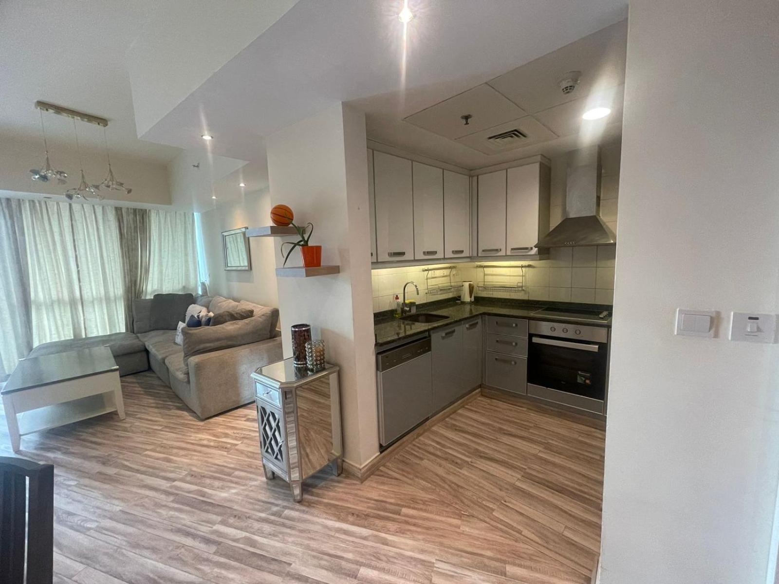 2 Bedroom & 3 Bath In Marina - Walking Distance To Jbr!