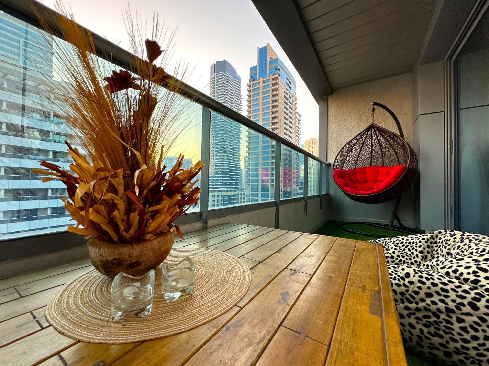 Luxury & Centric Flat With Balcony Views In Marina Appartement Dubaï