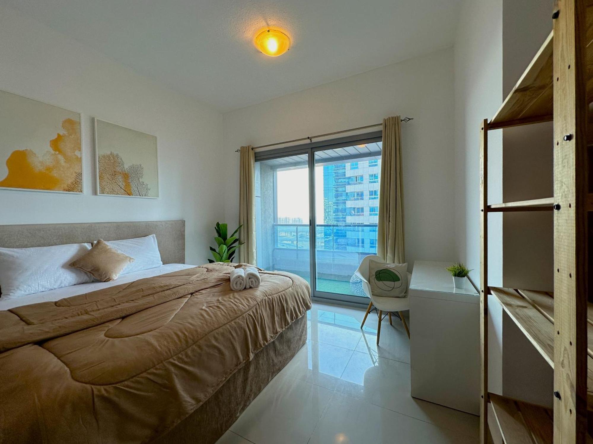 Luxury & Centric Flat With Balcony Views In Marina Appartement Dubaï