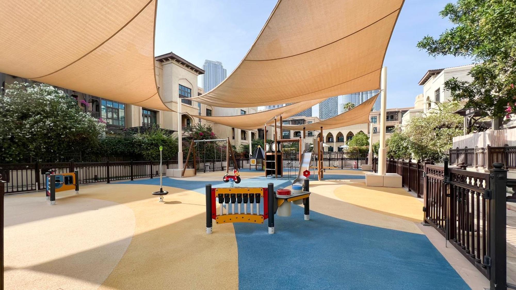 Luxurious Unique 2 Bed With Private Jacuzzi & Garden - Connected To Souk Al Bahar - Mall *