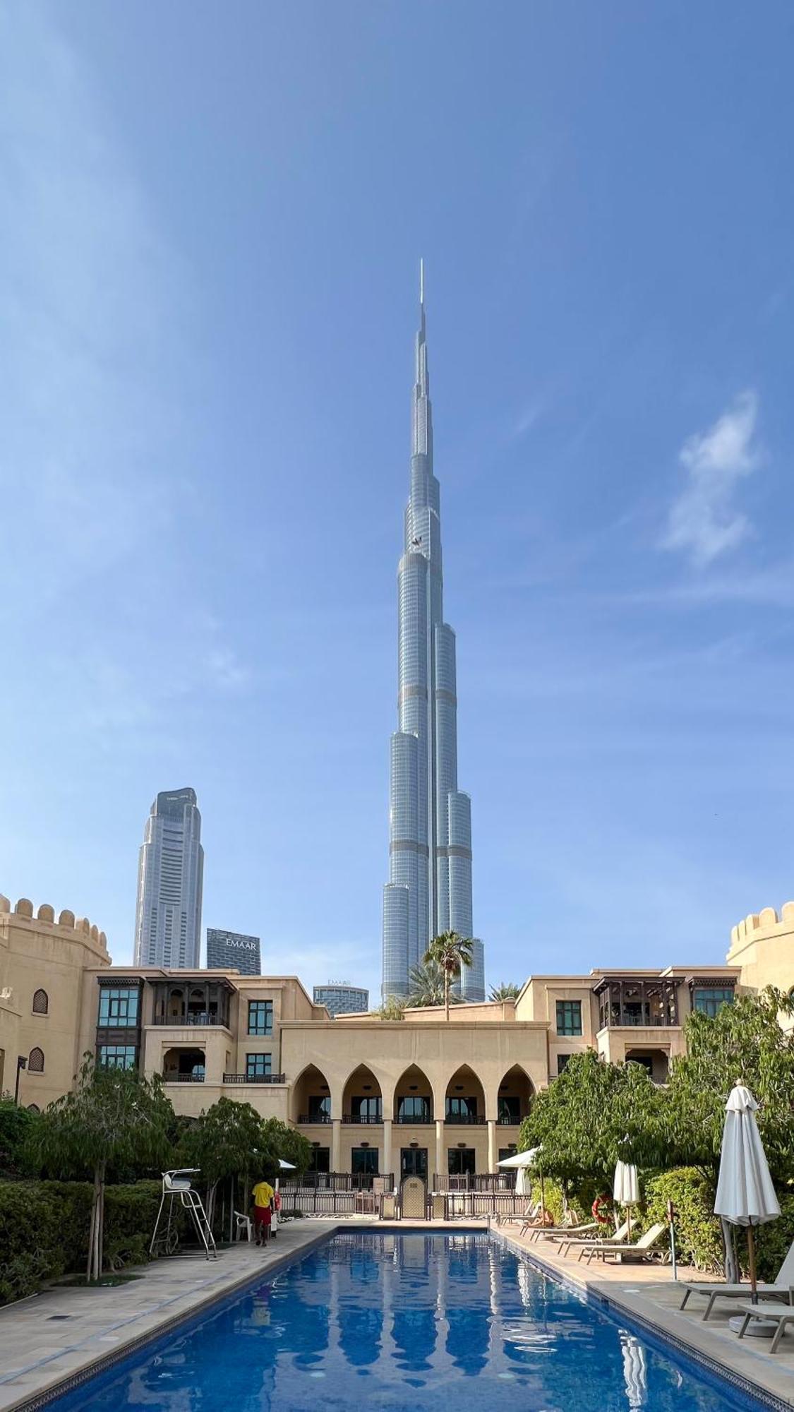 Apartemen Luxurious Unique 2 Bed With Private Jacuzzi & Garden - Connected To Souk Al Bahar - Mall *