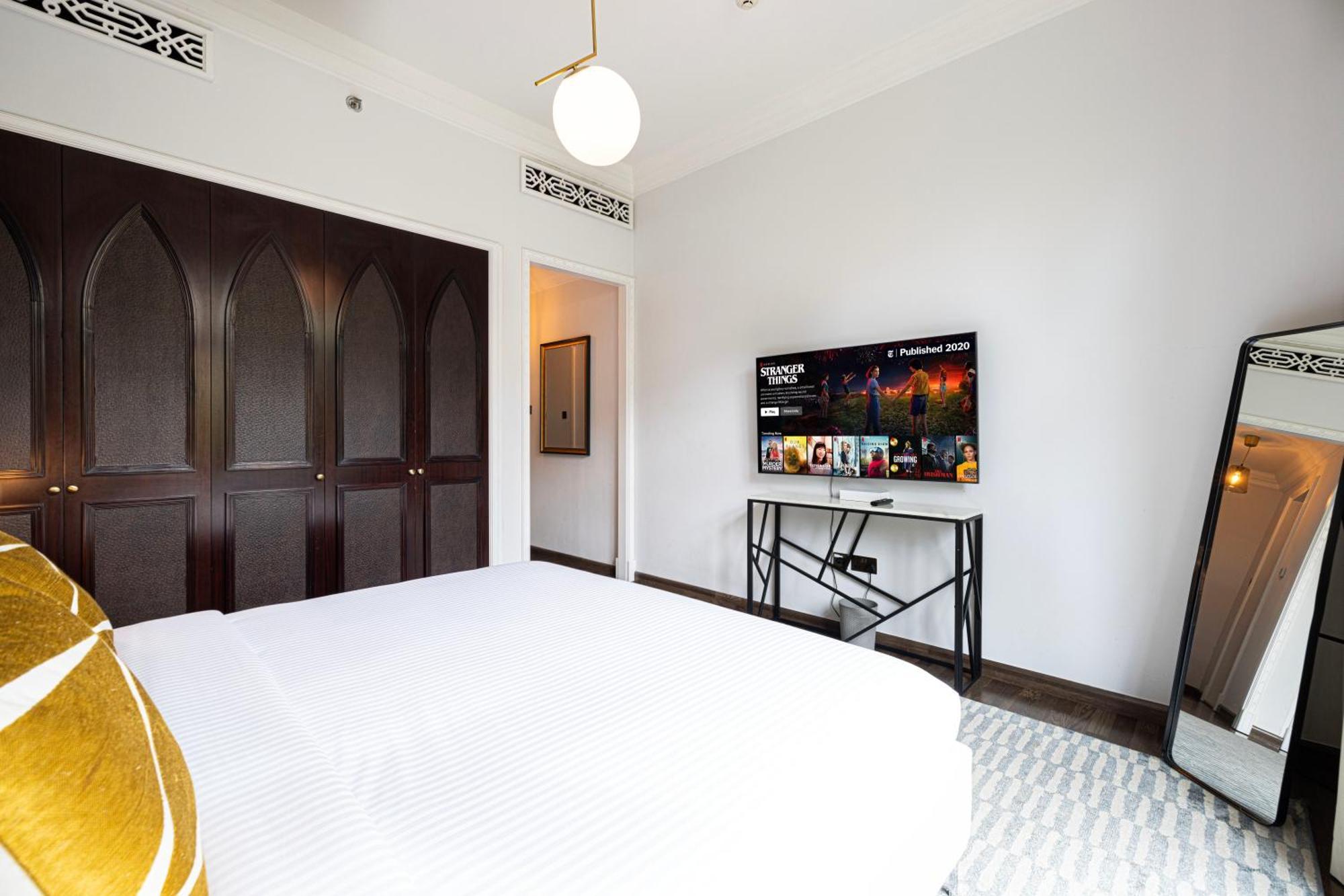 Luxurious Unique 2 Bed With Private Jacuzzi & Garden - Connected To Souk Al Bahar - Mall Dubai