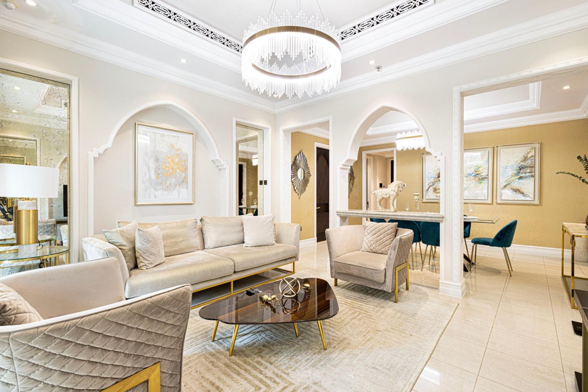 Apartemen Luxurious Unique 2 Bed With Private Jacuzzi & Garden - Connected To Souk Al Bahar - Mall