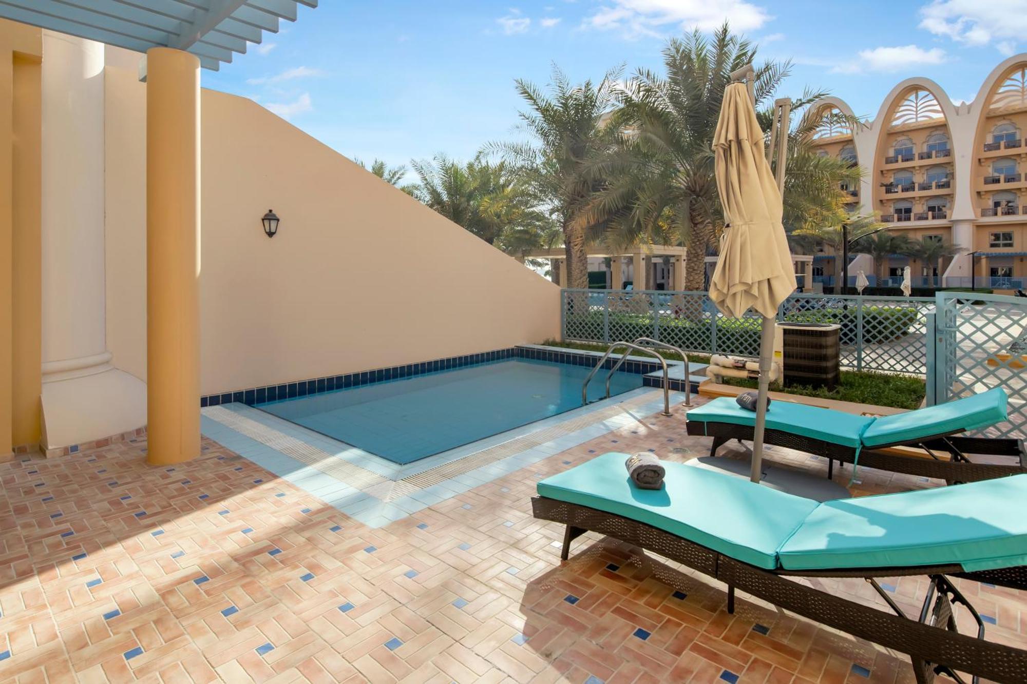 Fam Living - Palm Jumeirah Sarai - Private Beach Apartment Dubai