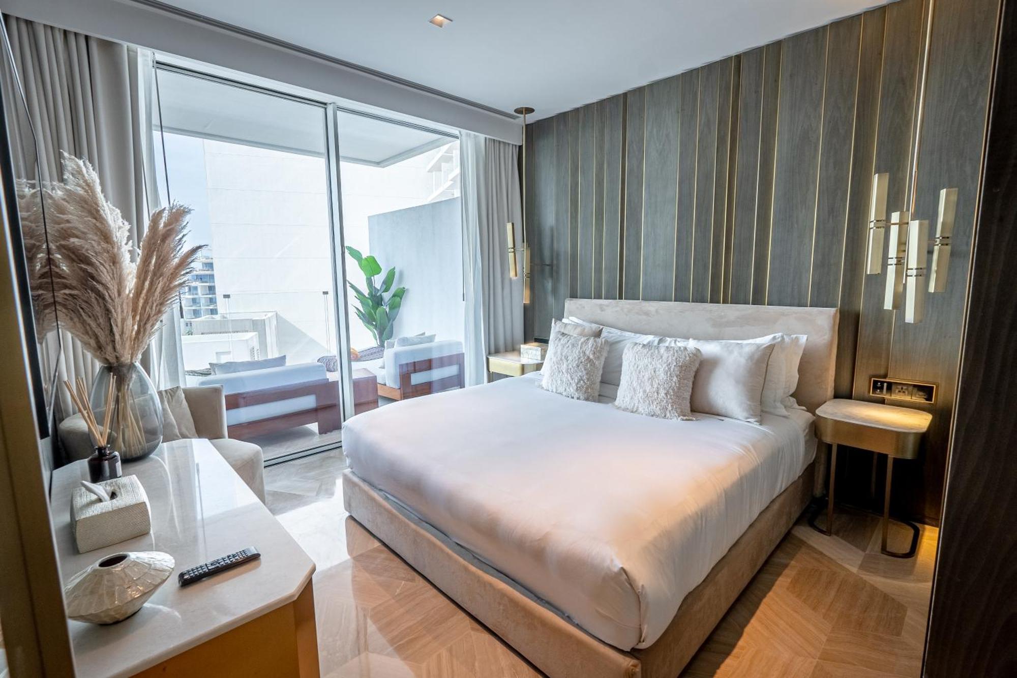 Daniels Stunning 2br With Full Sea View At Five