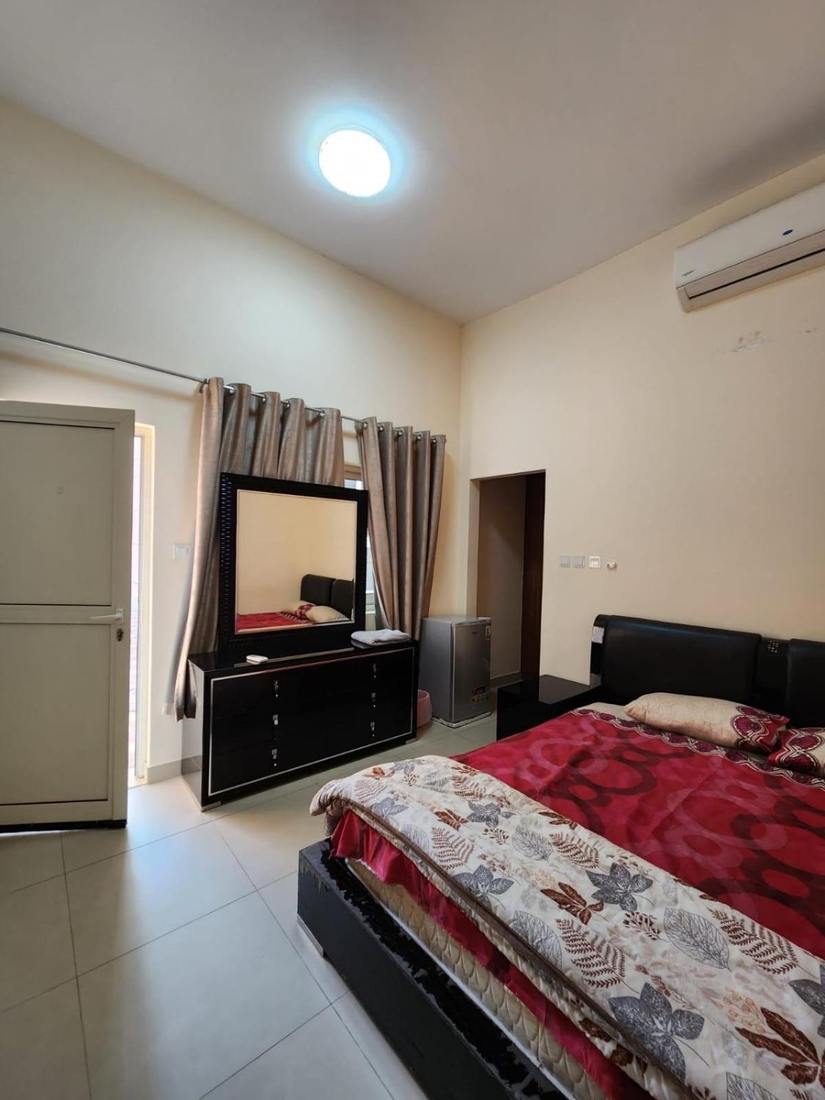 Couple With Attached Bathroom * Dubaï