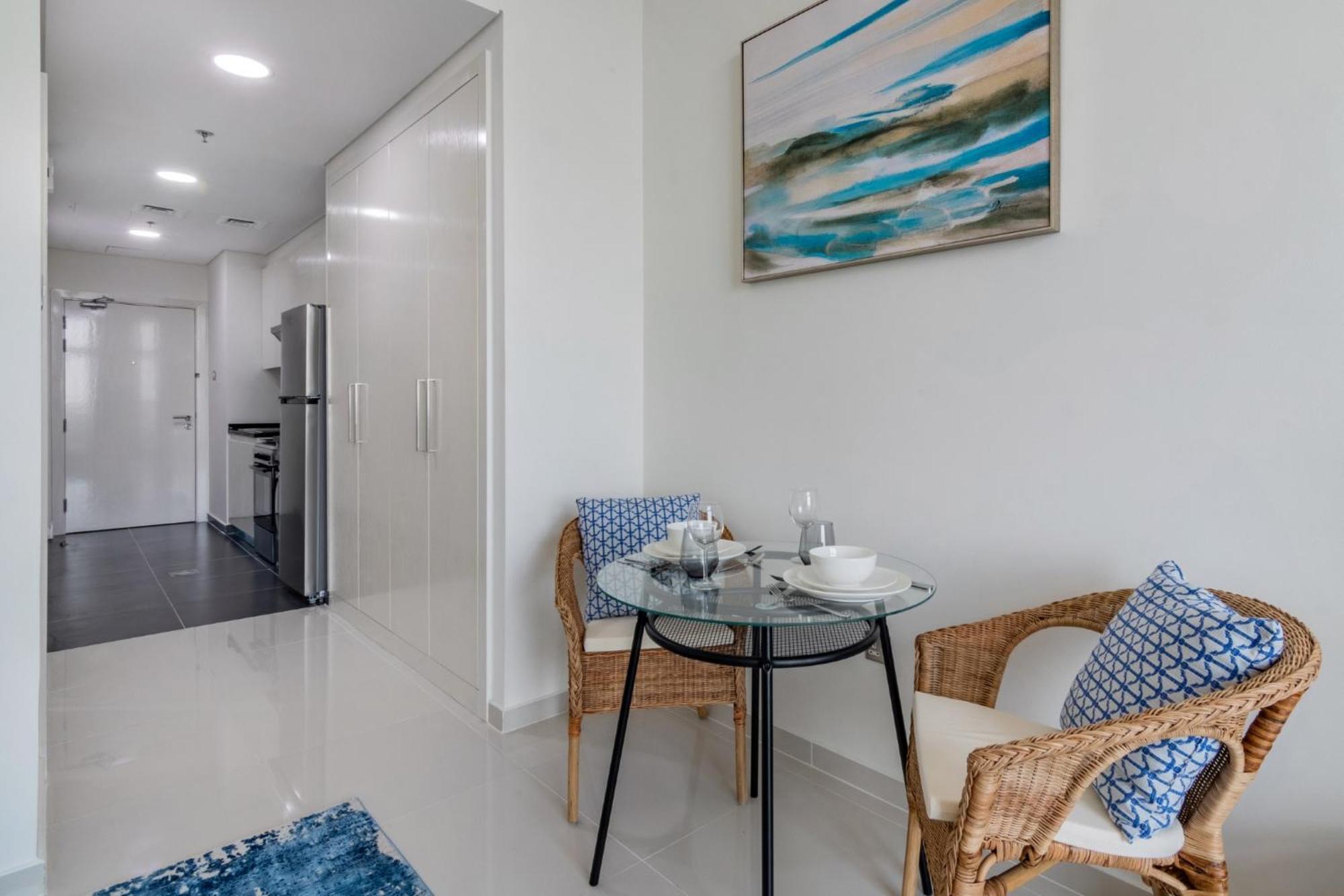 Cozy Studio - Damac Hills, Apartamento
