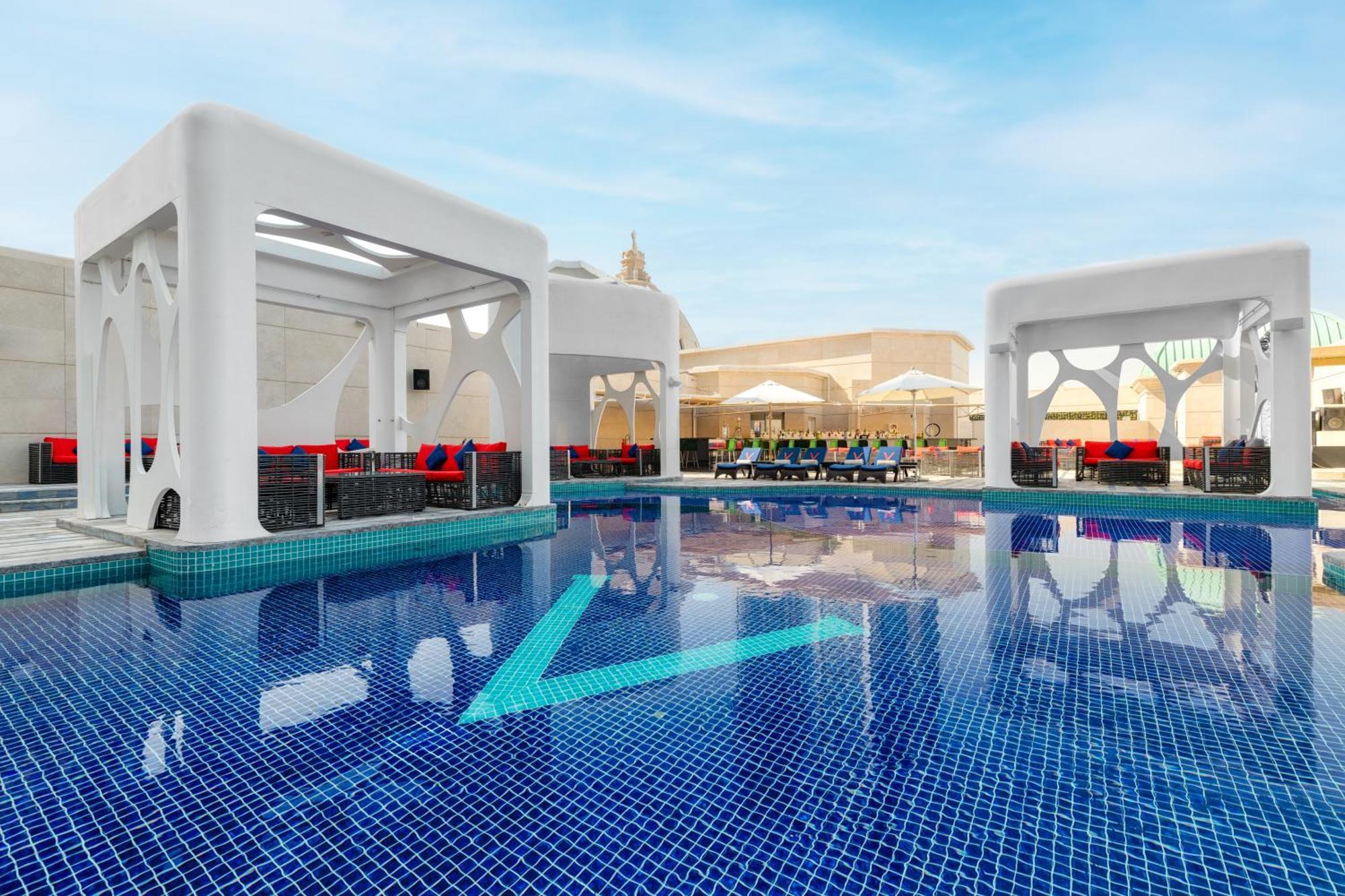 V Dubai, Curio Collection By Hilton