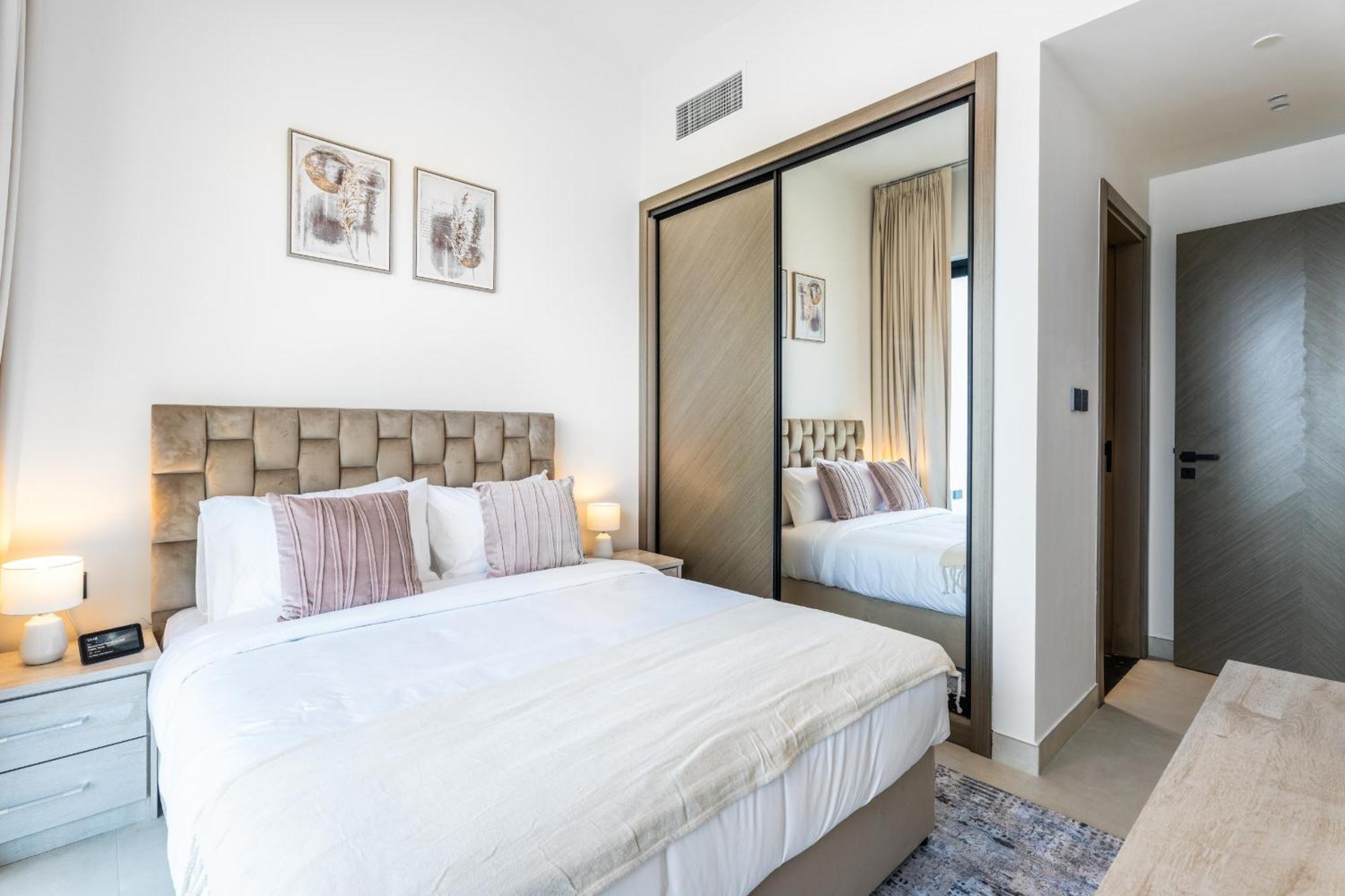 Easygo - Binghatti Canal Burj Khalifa View 1 Bedroom Dubái
