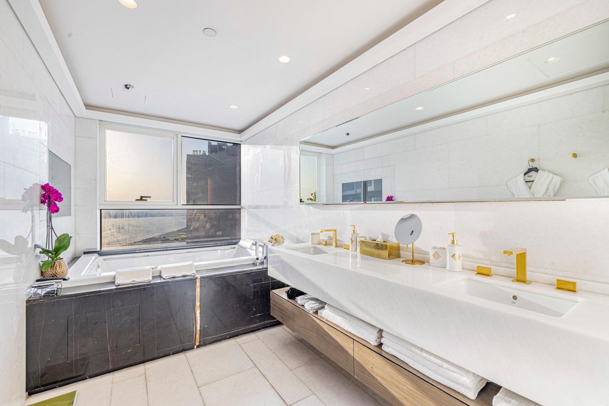 Five Palm Jumeirah 2br Luxury Penthouse , Full Marina View With Private Pool