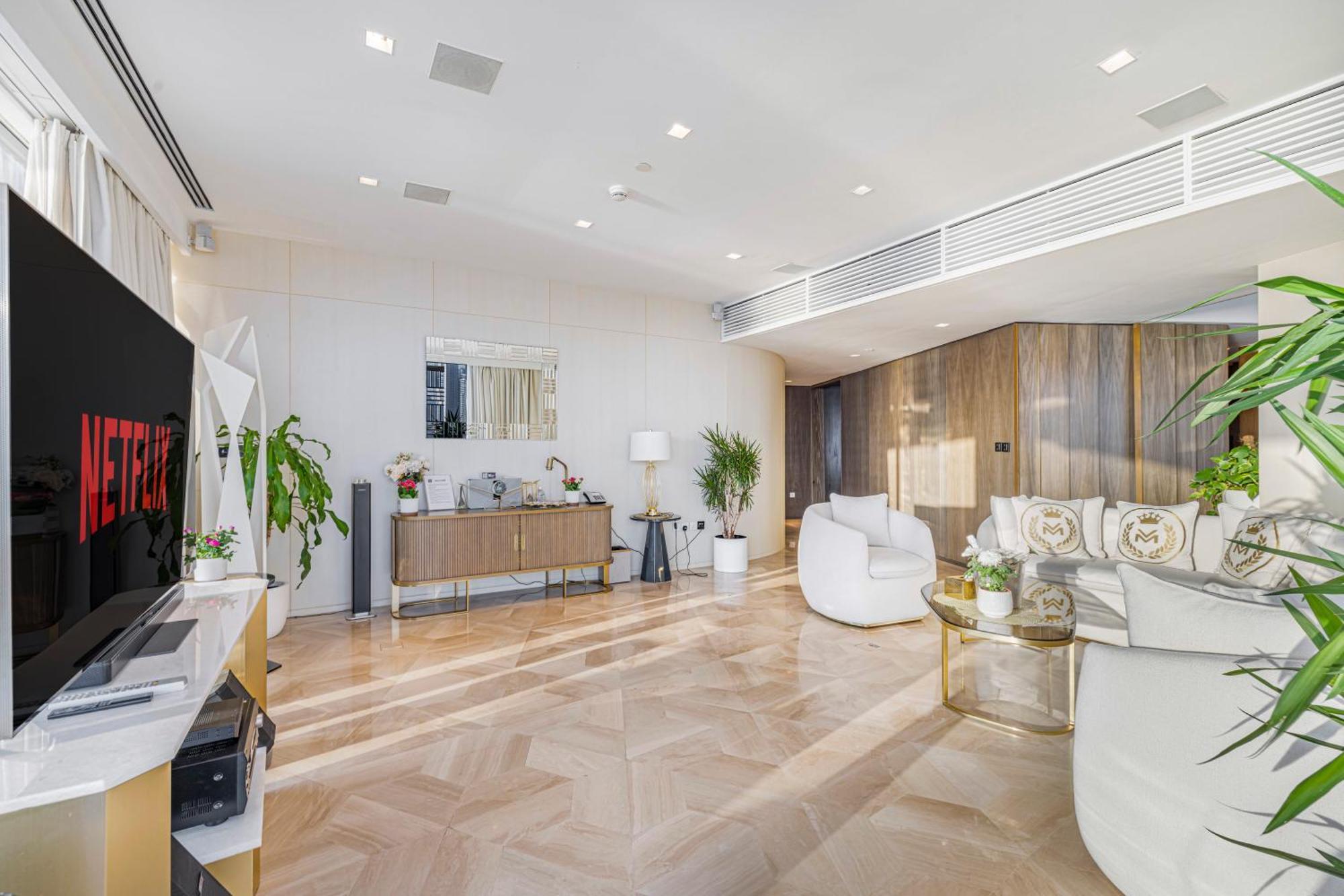 Five Palm Jumeirah 2br Luxury Penthouse , Full Marina View With Private Pool *