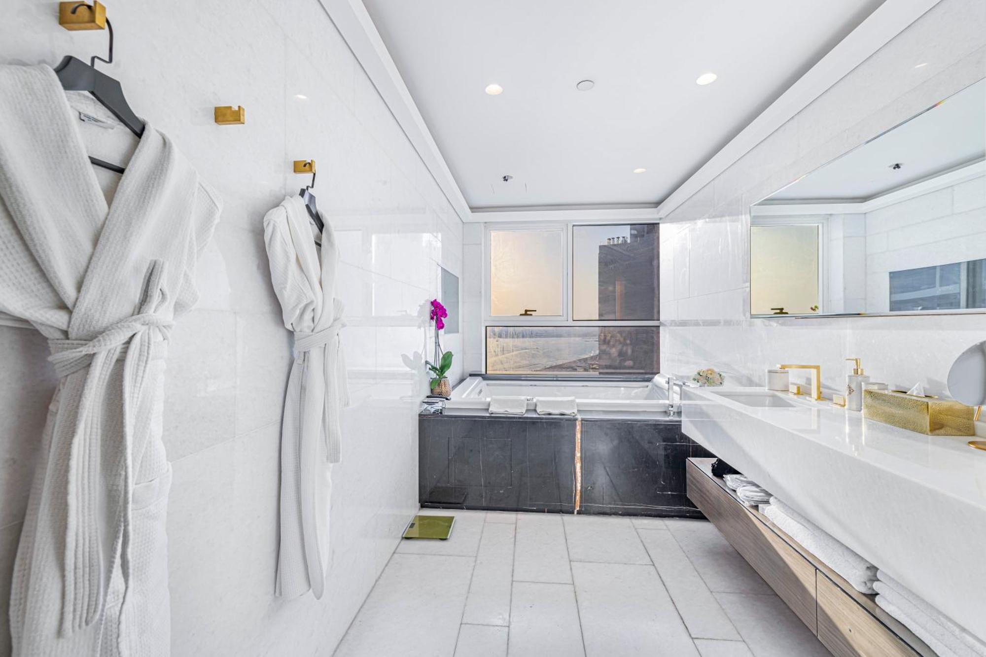 Five Palm Jumeirah 2br Luxury Penthouse , Full Marina View With Private Pool
