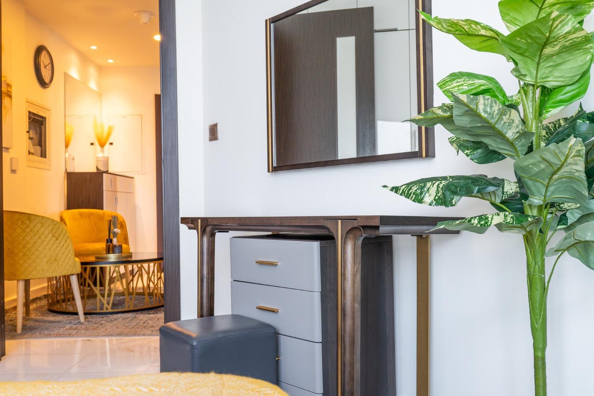 Appartement Heaven Crest Business Bay Canal View - Luxury 2 Bedroom With Free Parking, Wi-fi, Gym And Pool *