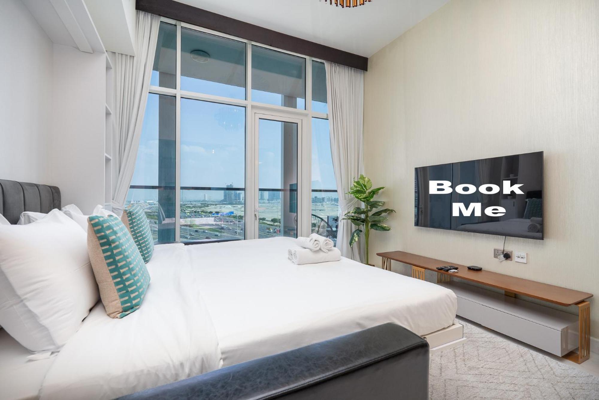 Heaven Crest Business Bay Canal View - Luxury 2 Bedroom With Free Parking, Wi-fi, Gym And Pool Dubaï