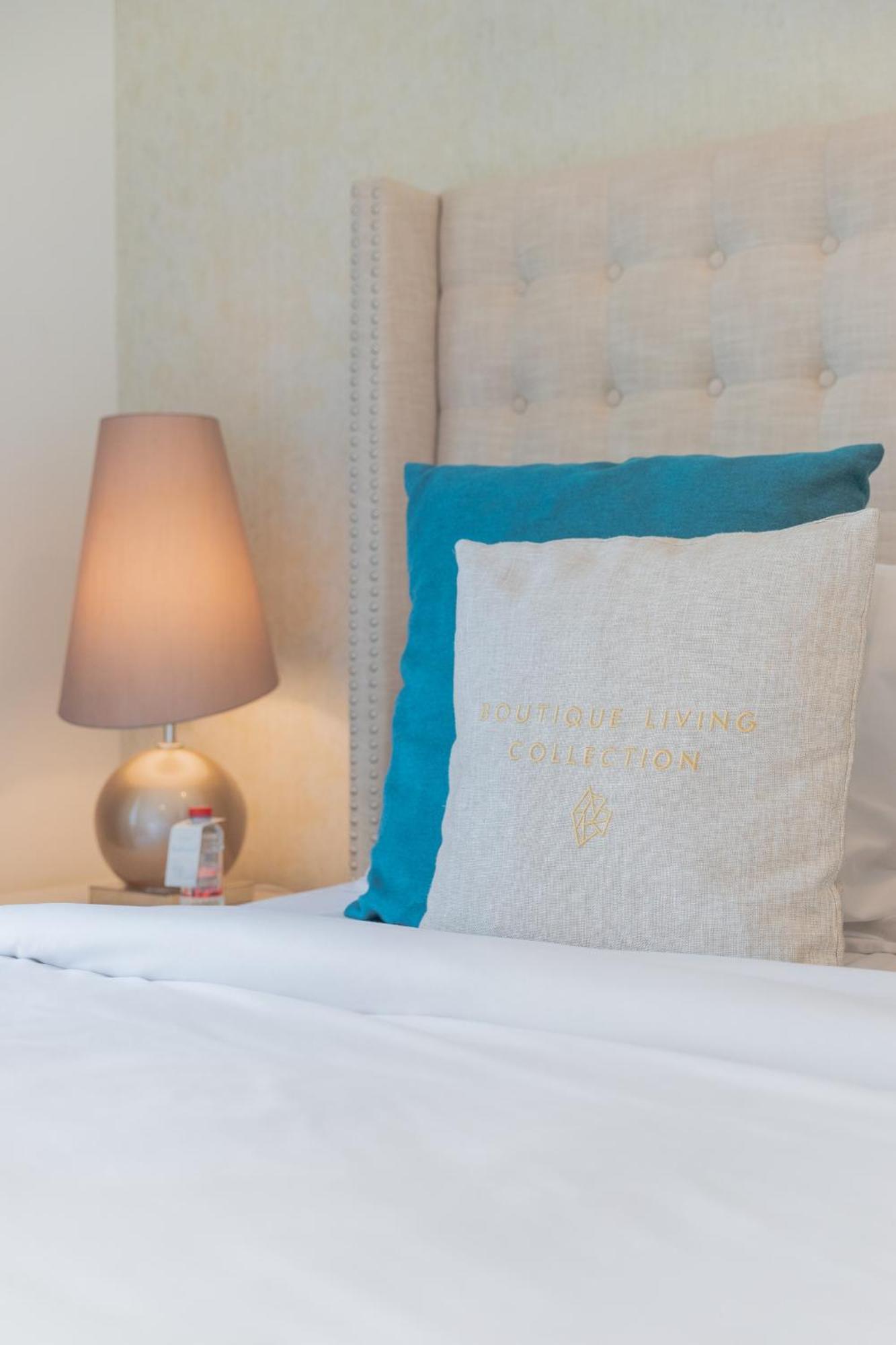 Boutique Living - Burj Views - Renovated Apartemen