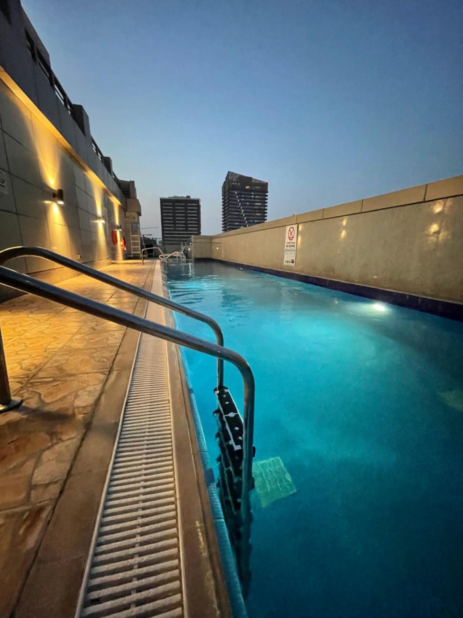 Great View, Sportcity, Parking Included, Appartamento Dubai
